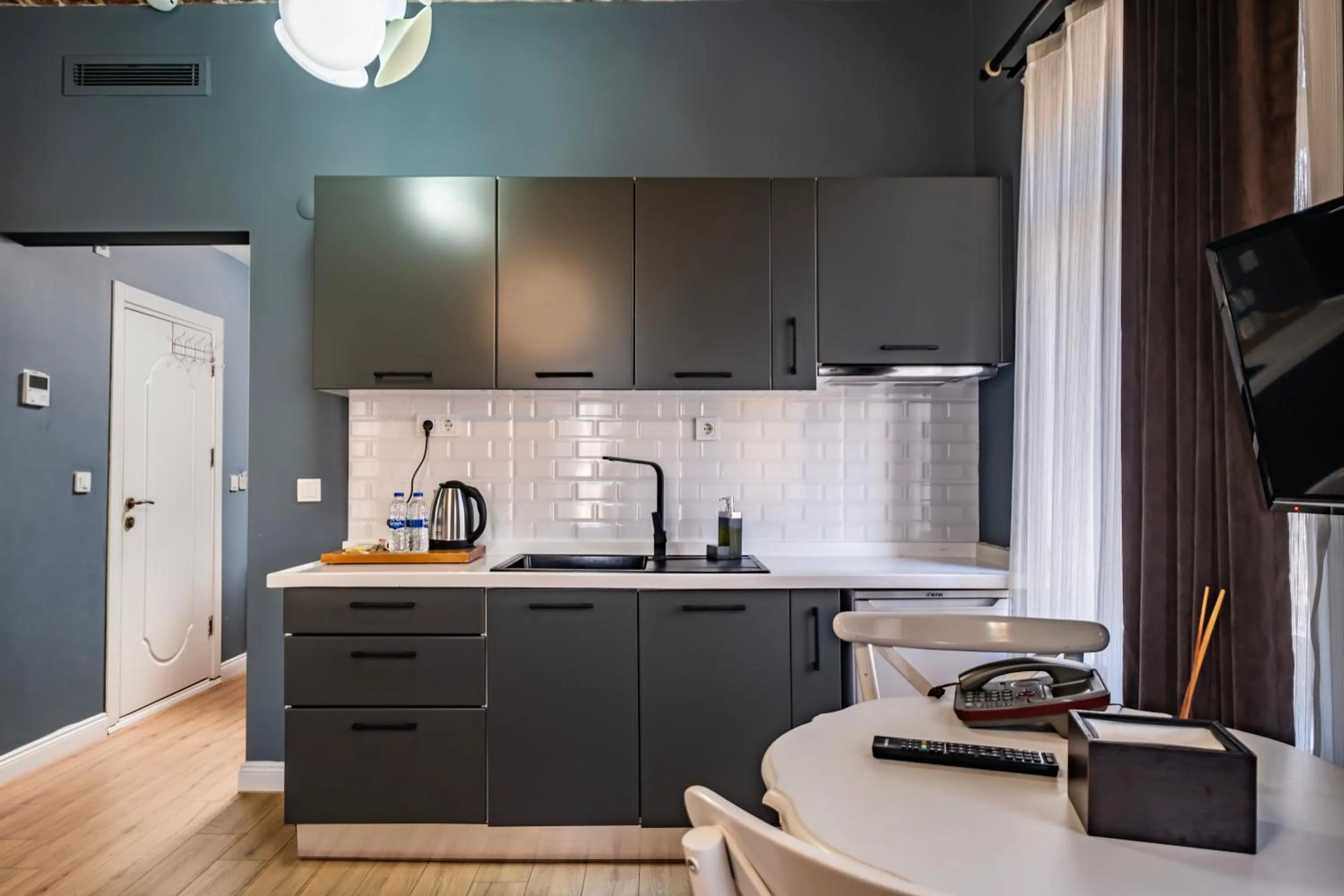 Kitchen or kitchenette in Selvese Suites, Serviced Living in Galata