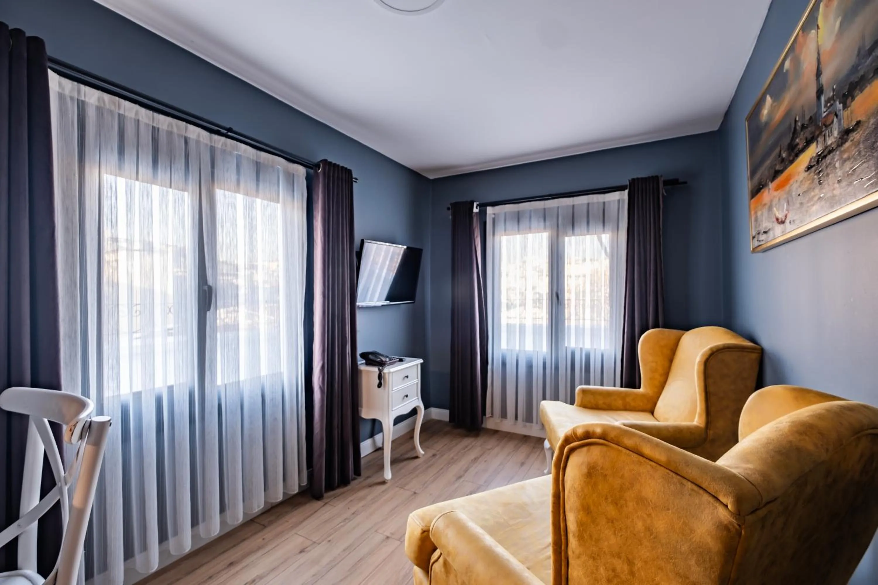 TV and multimedia in Selvese Suites, Serviced Living in Galata