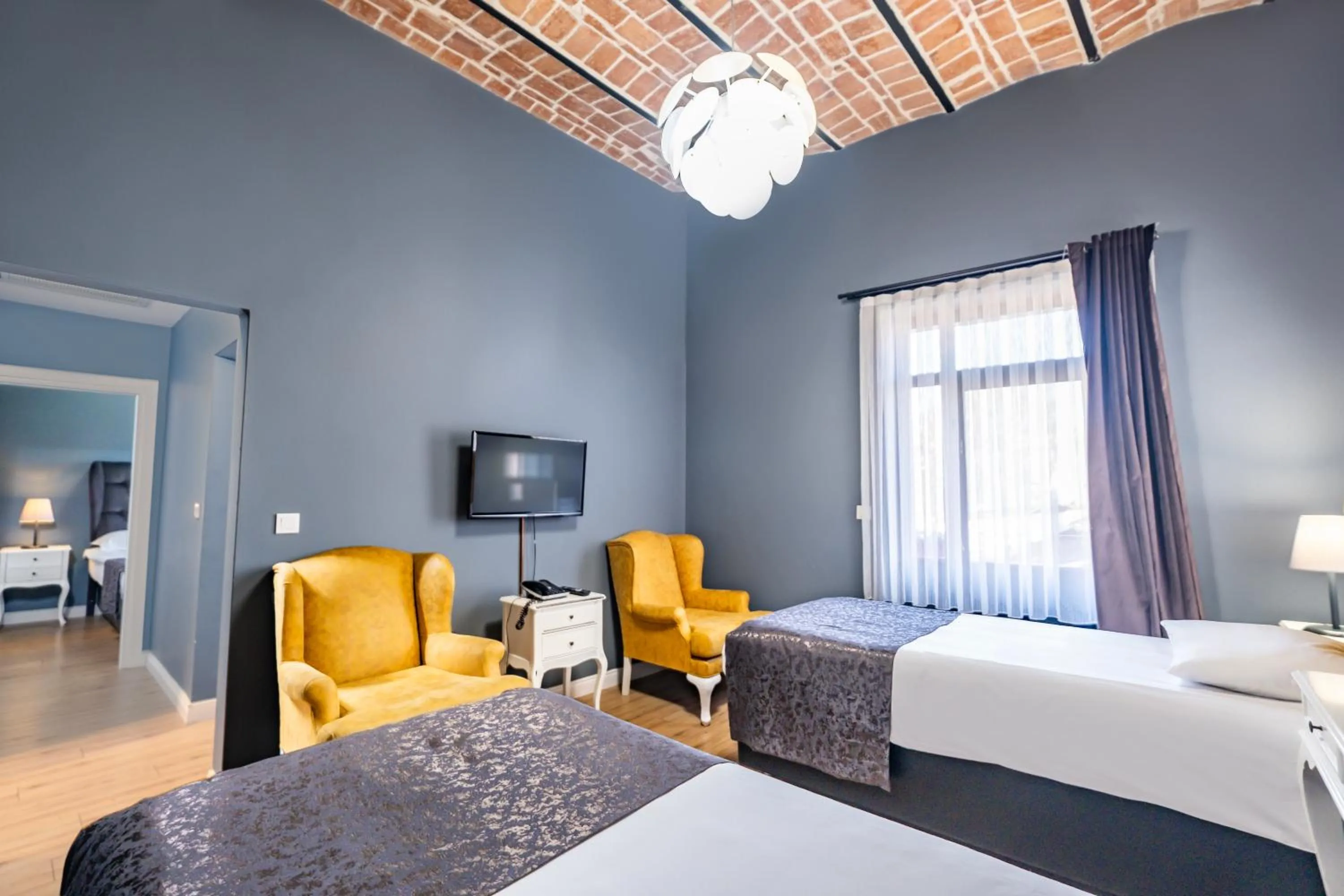 TV and multimedia, Bed in Selvese Suites, Serviced Living in Galata