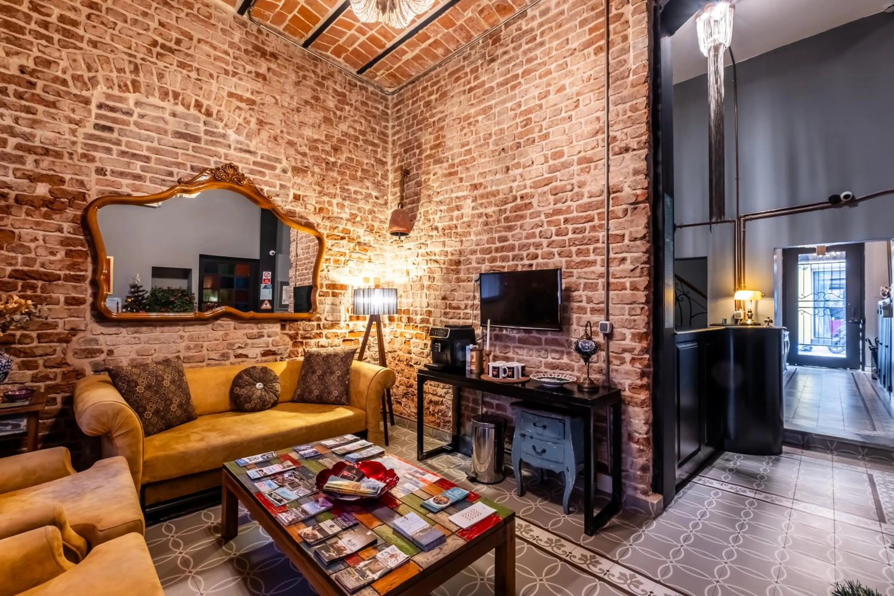 Lobby or reception in Selvese Suites, Serviced Living in Galata