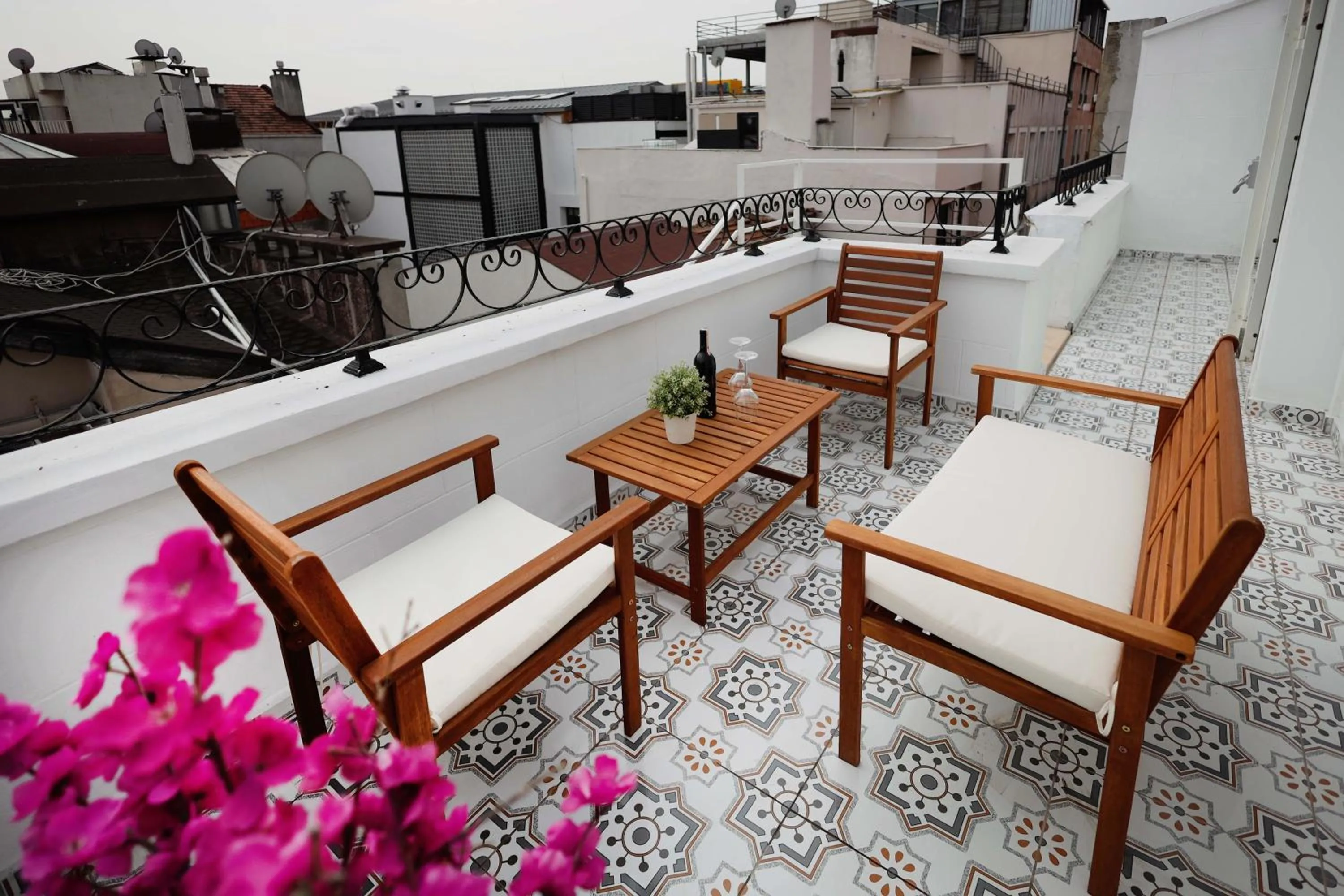 Balcony/Terrace in Selvese Suites, Serviced Living in Galata