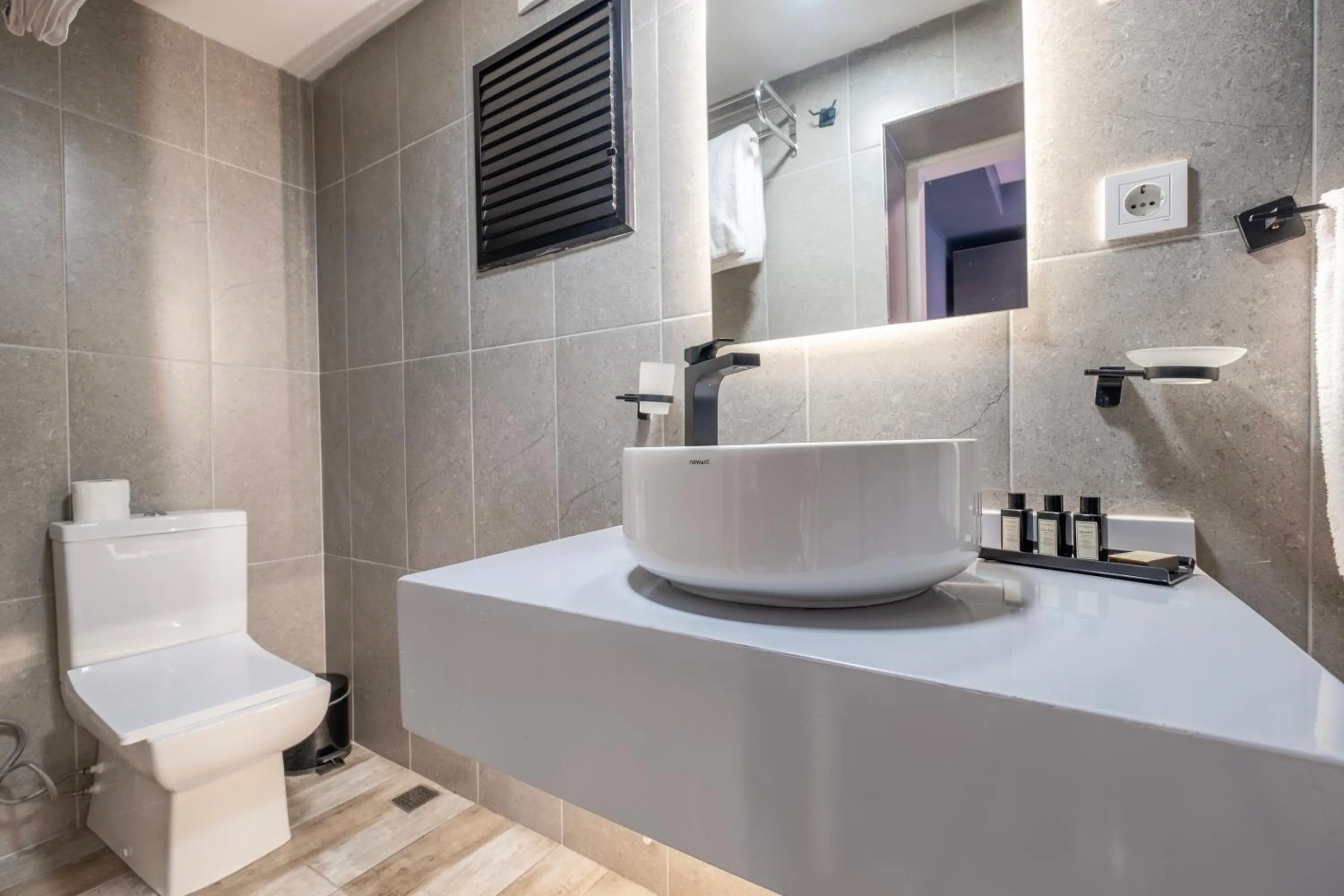 Toilet in Selvese Suites, Serviced Living in Galata