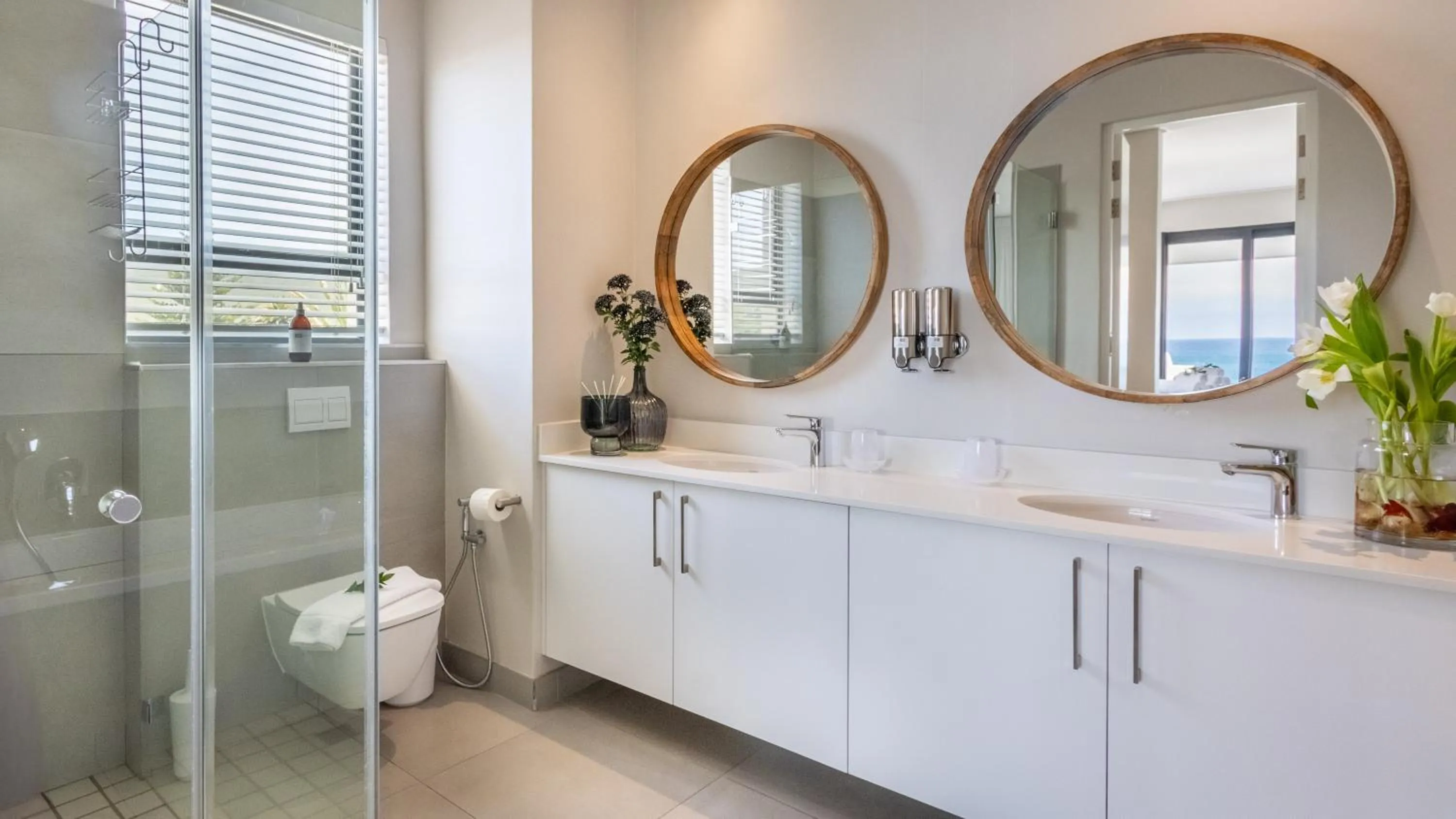 Shower in The W-Collection Esplanade Hermanus