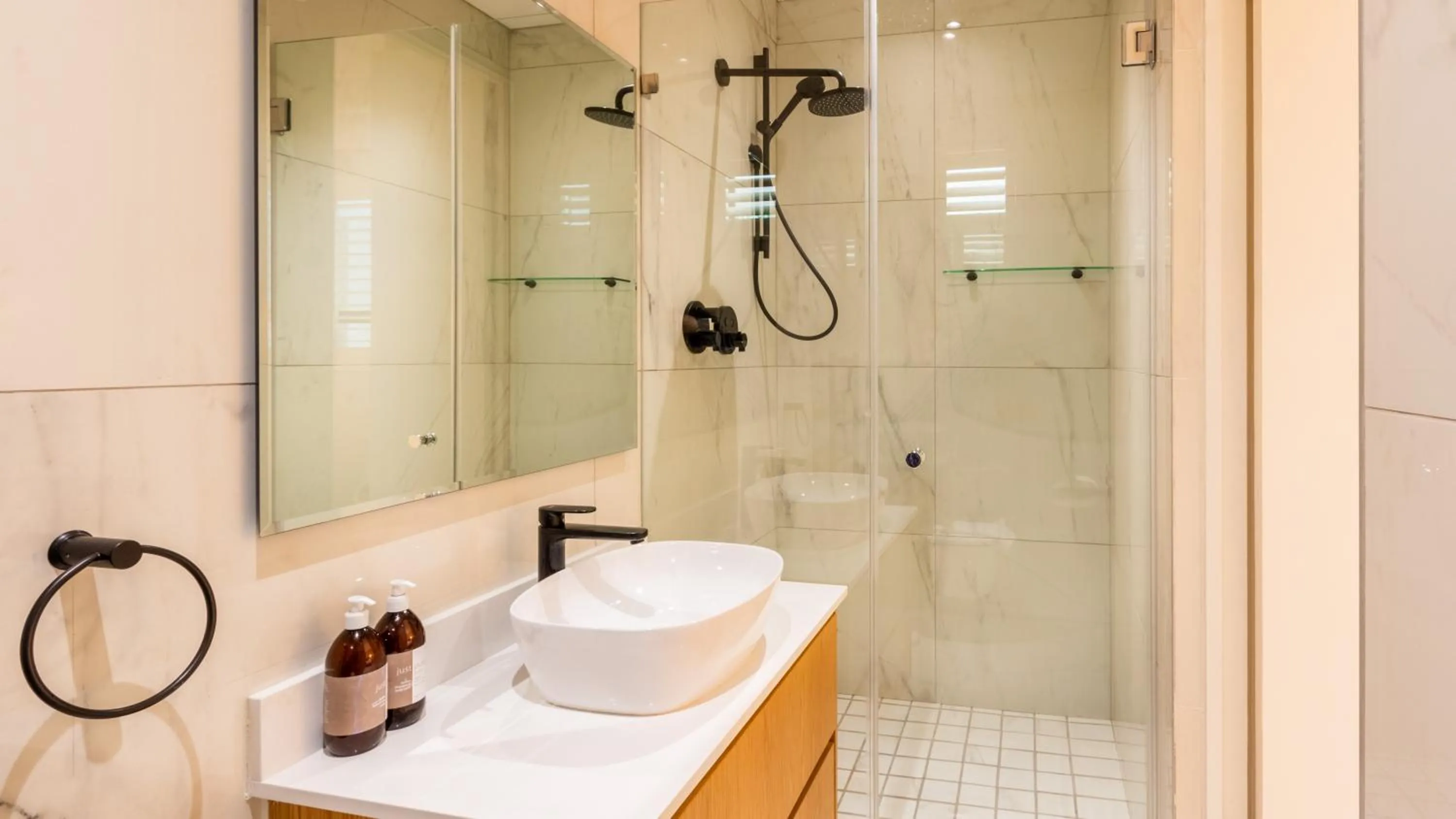 Shower in The W-Collection Esplanade Hermanus