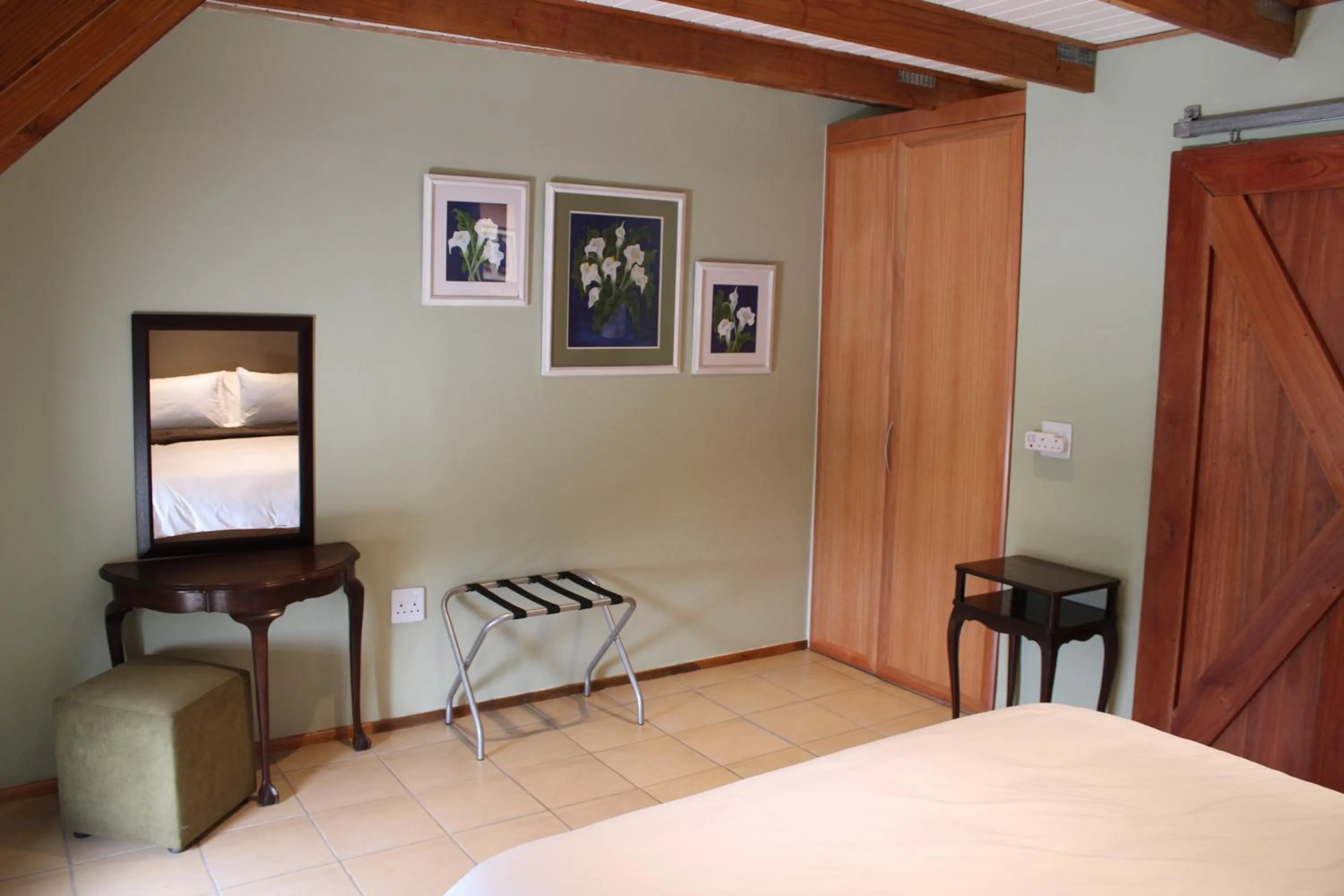 Decorative detail in Emzini Apartments