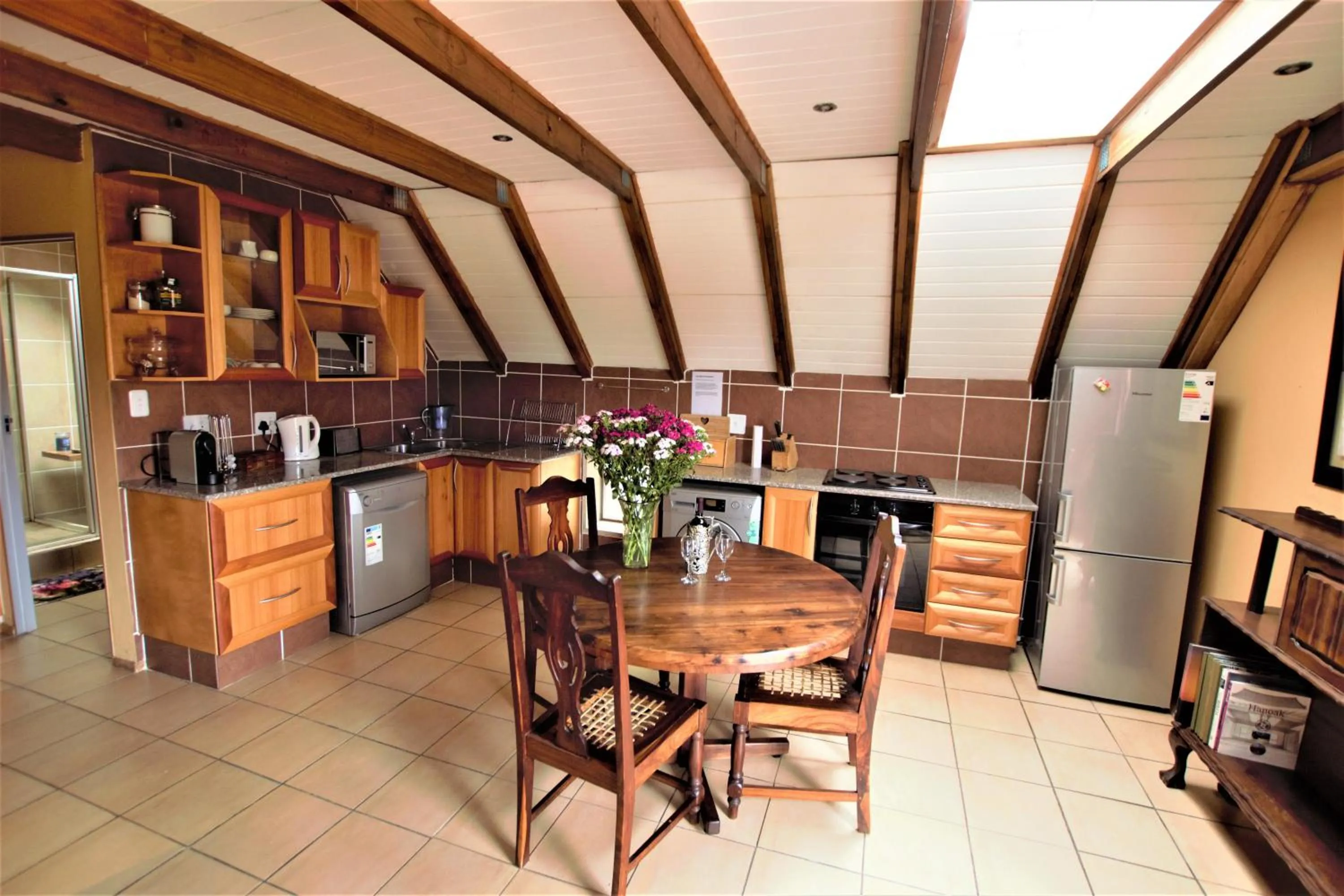 Kitchen or kitchenette in Emzini Apartments