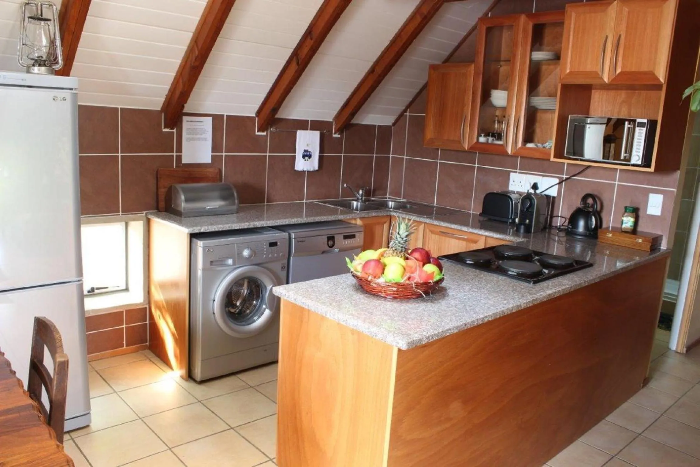 Kitchen or kitchenette in Emzini Apartments