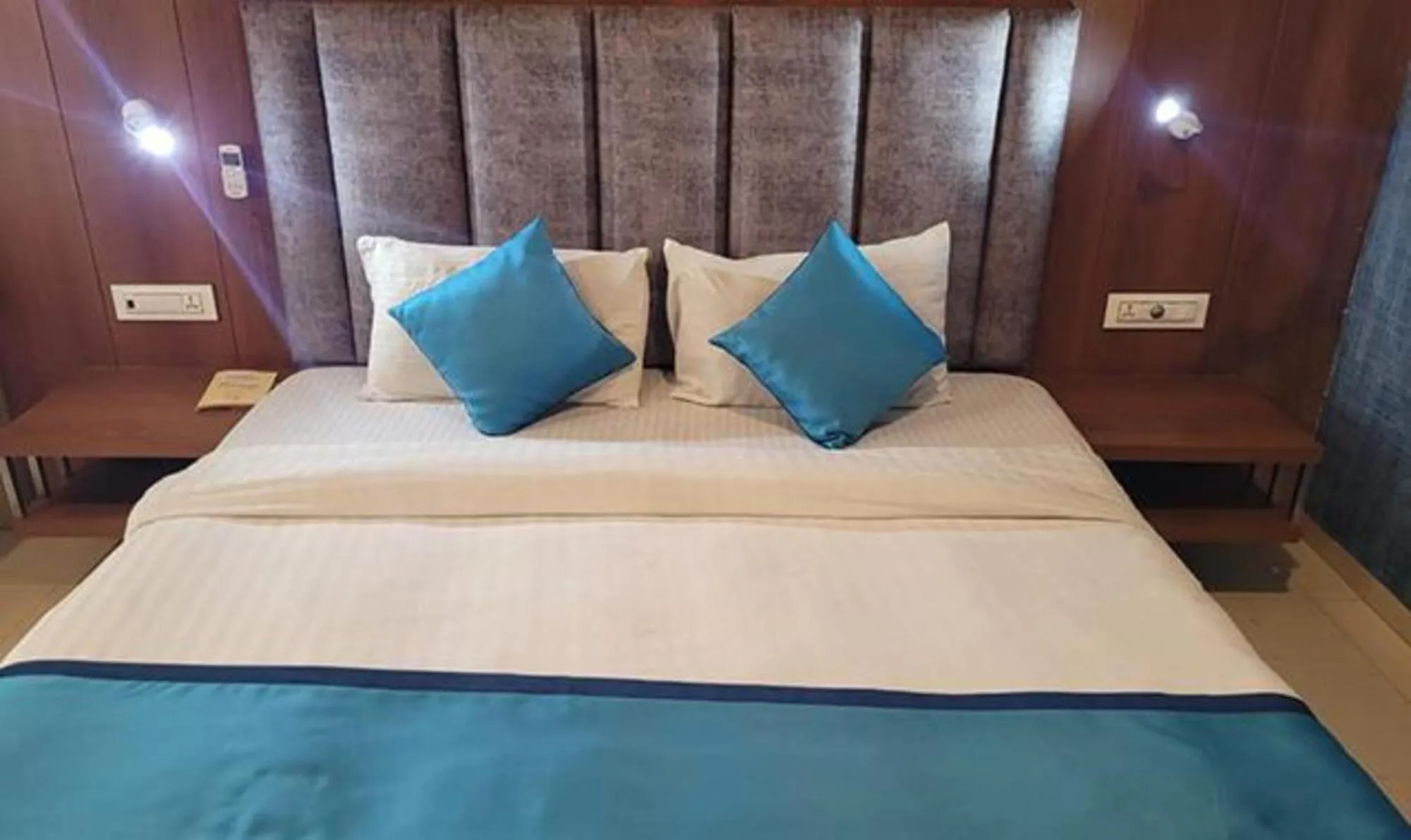 Bed in FabHotel Prime Sapphire Regency