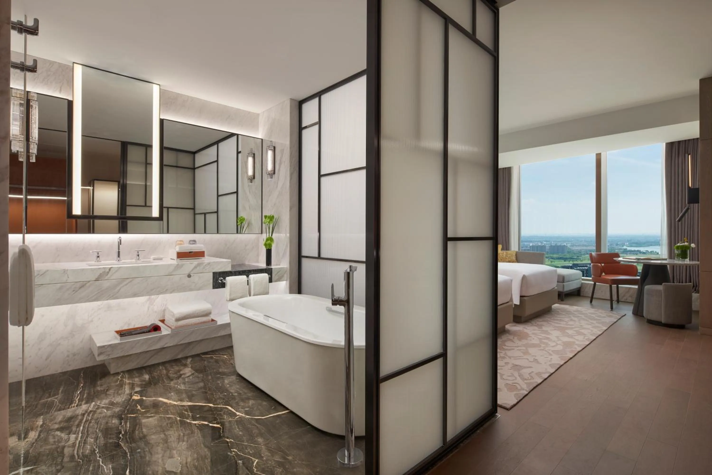 Bathroom, Bed in Hyatt Regency Changshu Kuncheng Lake