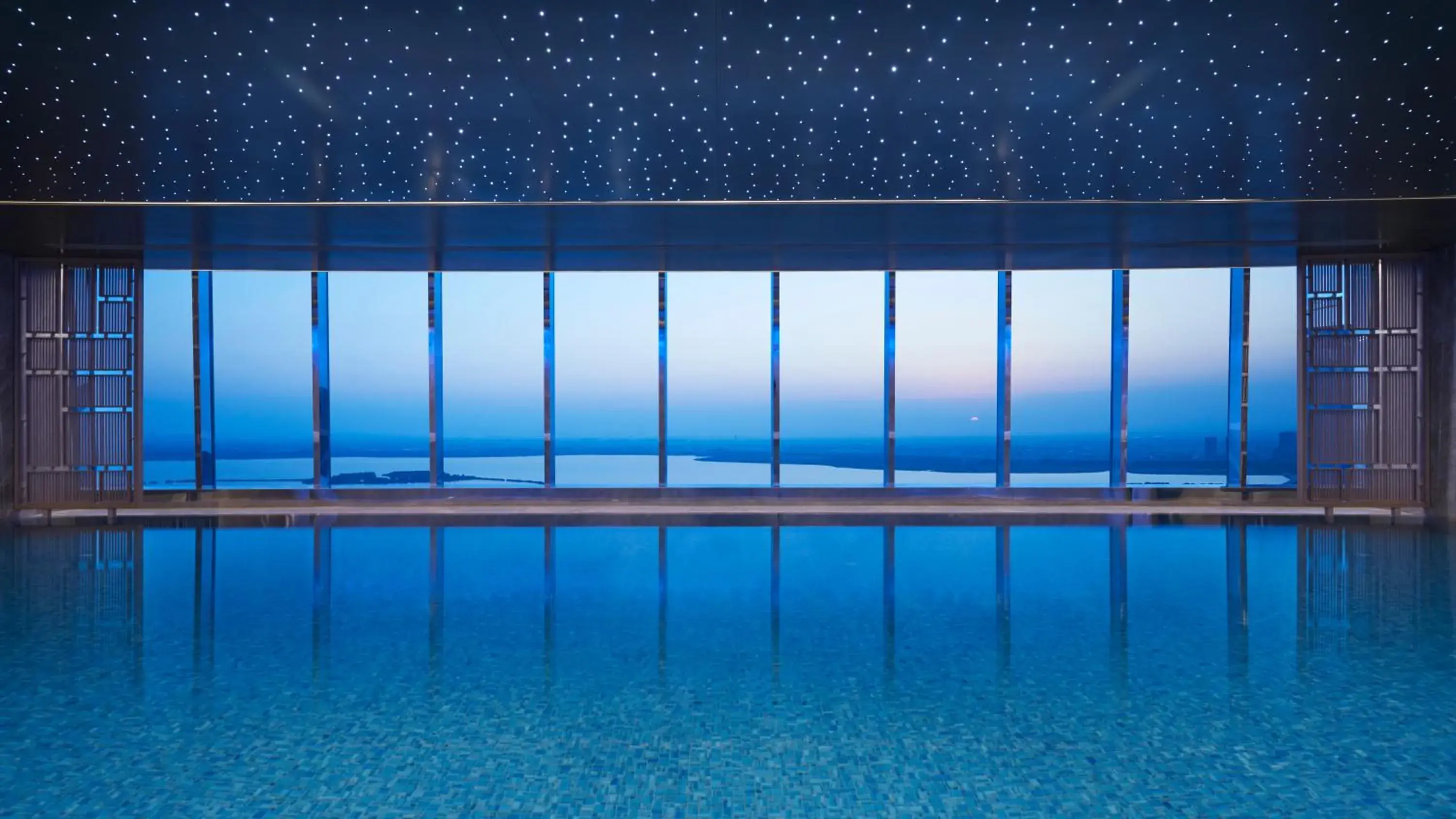 Swimming pool in Hyatt Regency Changshu Kuncheng Lake Swimming pool in Hyatt Regency Changshu Kuncheng Lake
