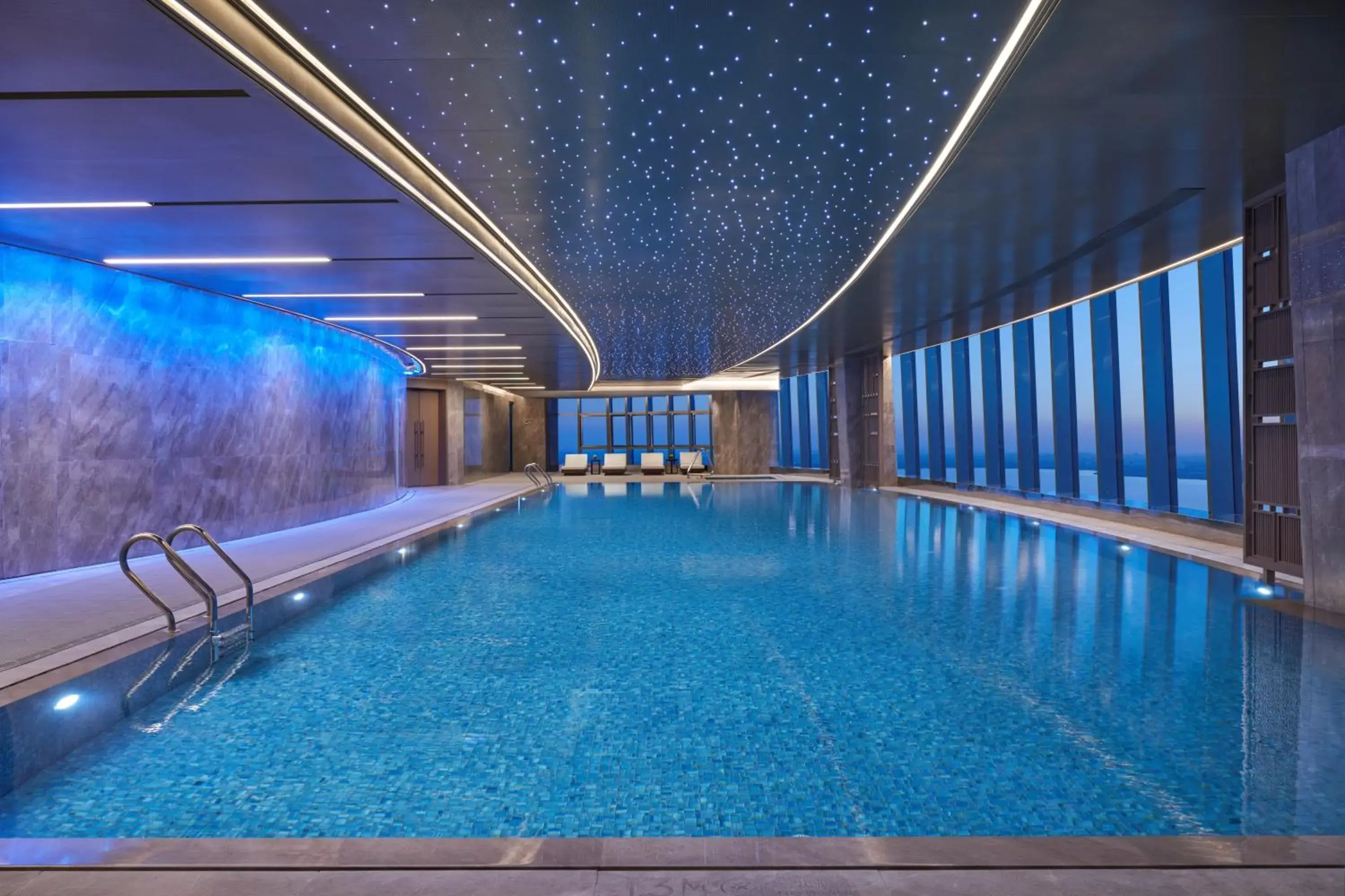 Swimming pool in Hyatt Regency Changshu Kuncheng Lake Swimming pool in Hyatt Regency Changshu Kuncheng Lake