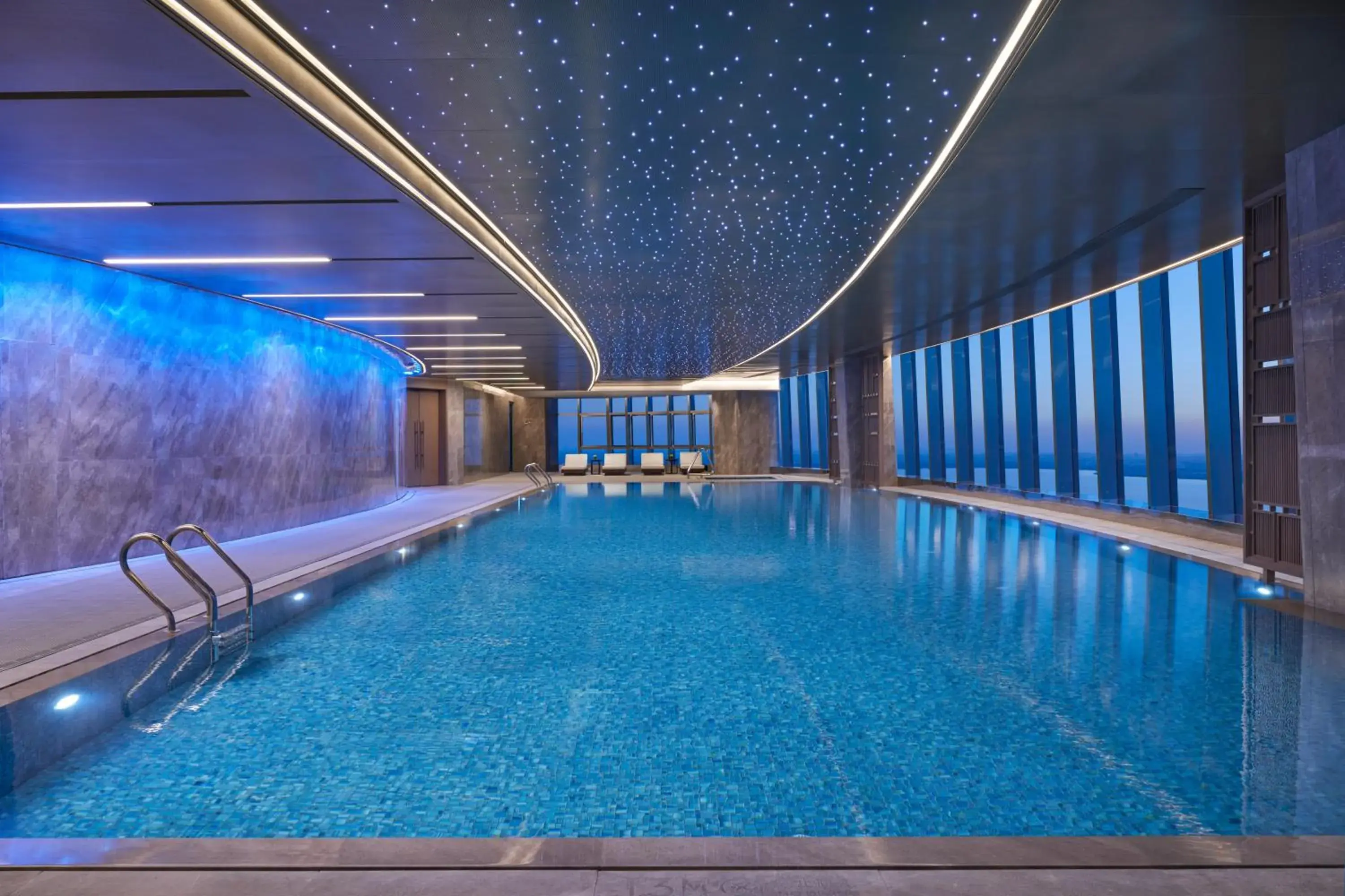 Swimming pool in Hyatt Regency Changshu Kuncheng Lake Swimming pool in Hyatt Regency Changshu Kuncheng Lake