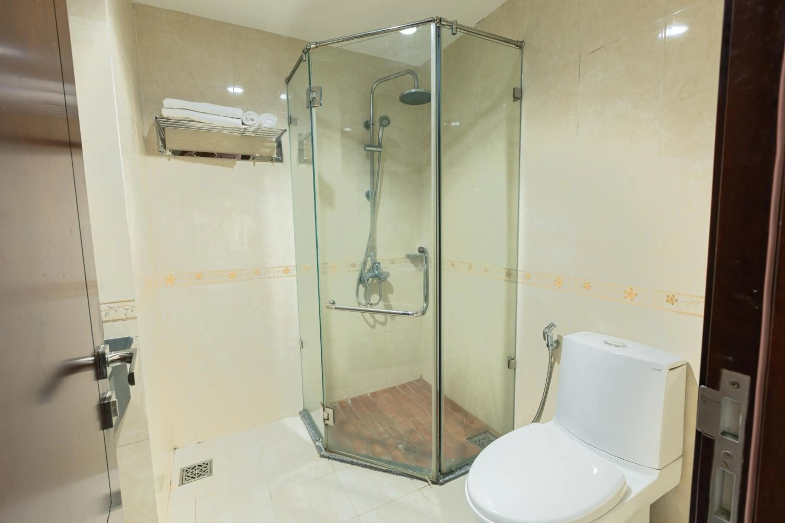 Shower in Tien Sa Danang Hotel