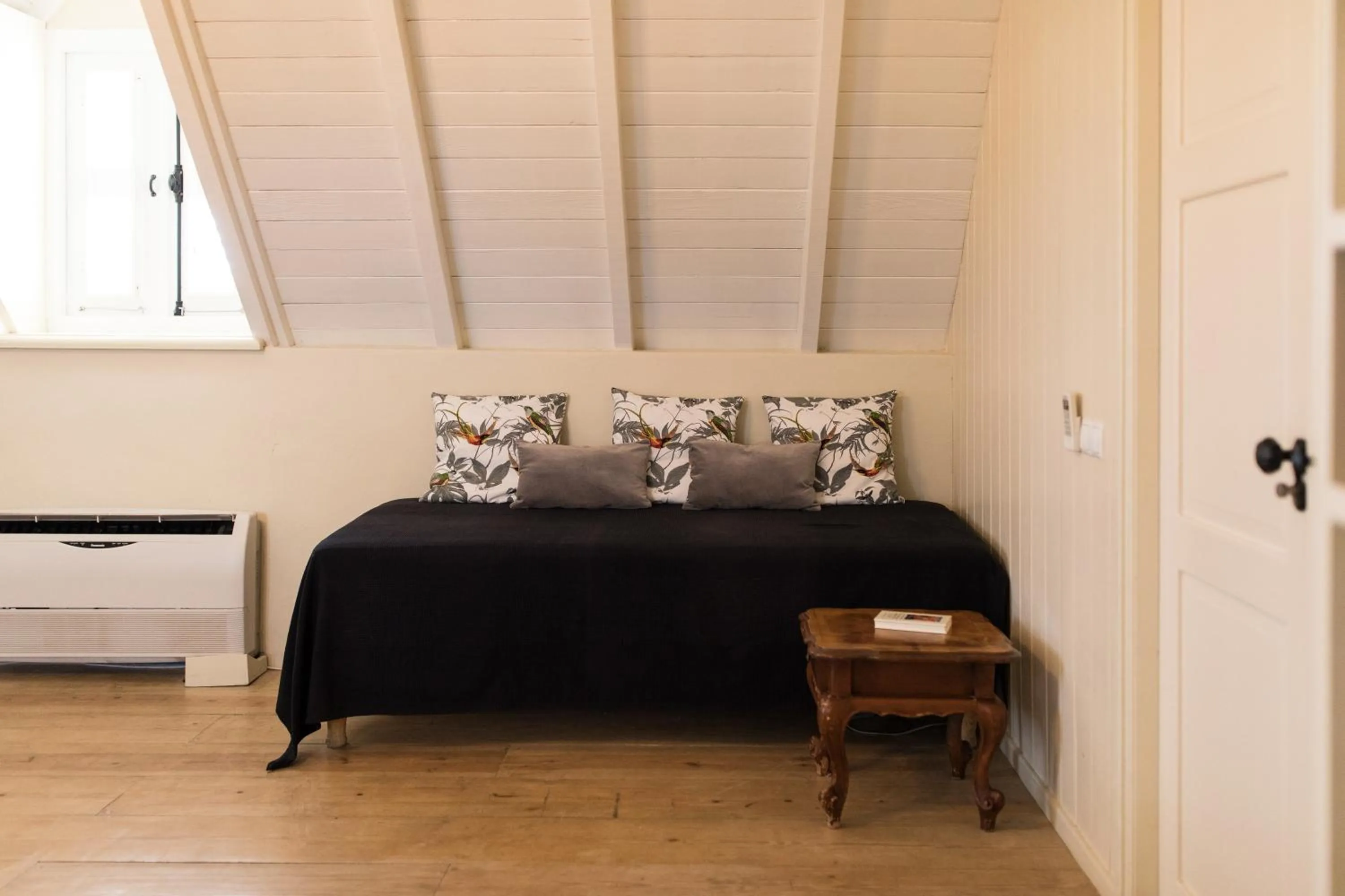 Seating area, Bed in Landhuis Klein Santa Martha Boutique Hotel Restaurant.