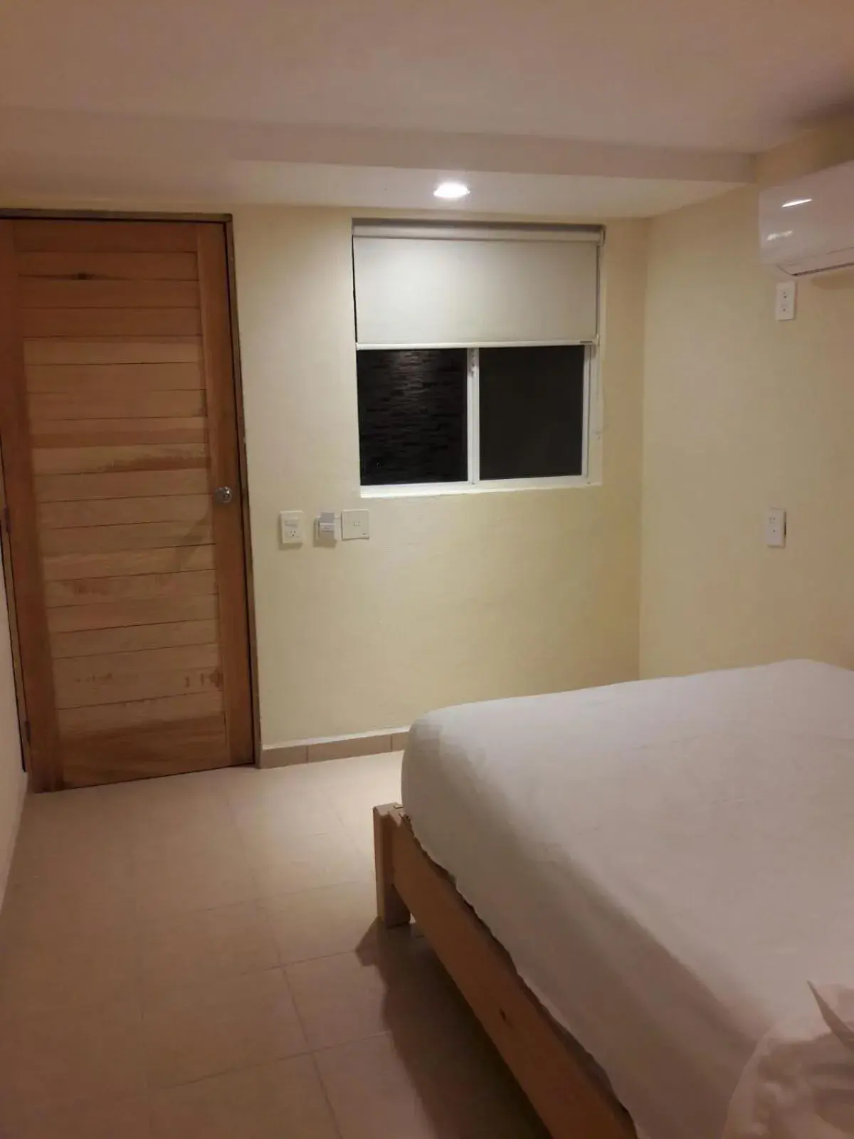 Bed in Hotel Los Angeles Bed in Hotel Los Angeles