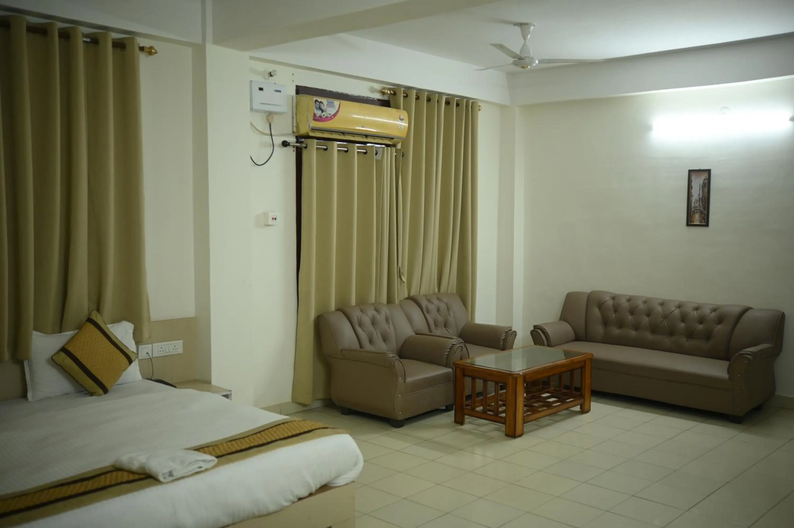 Photo of the whole room in ERICA RESIDENCY