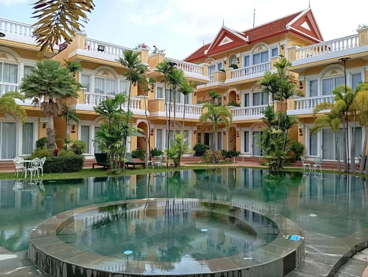 Swimming pool in Sokchea Kampot Hotel