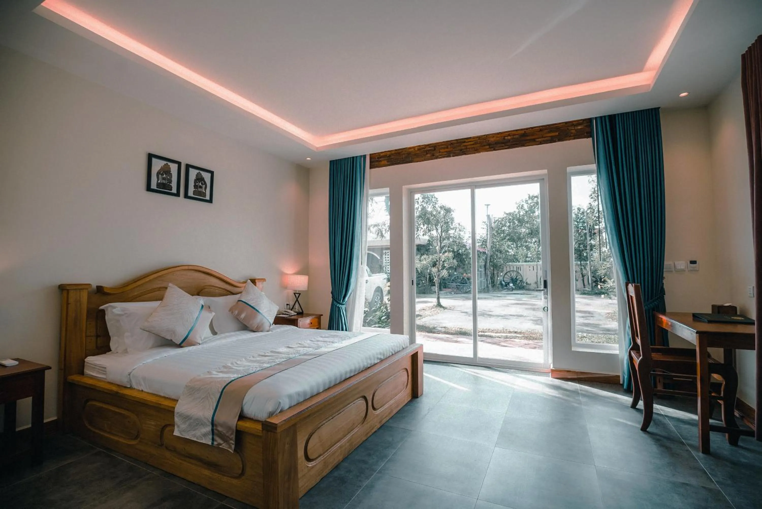 View (from property/room), Bed in Sokchea Kampot Hotel