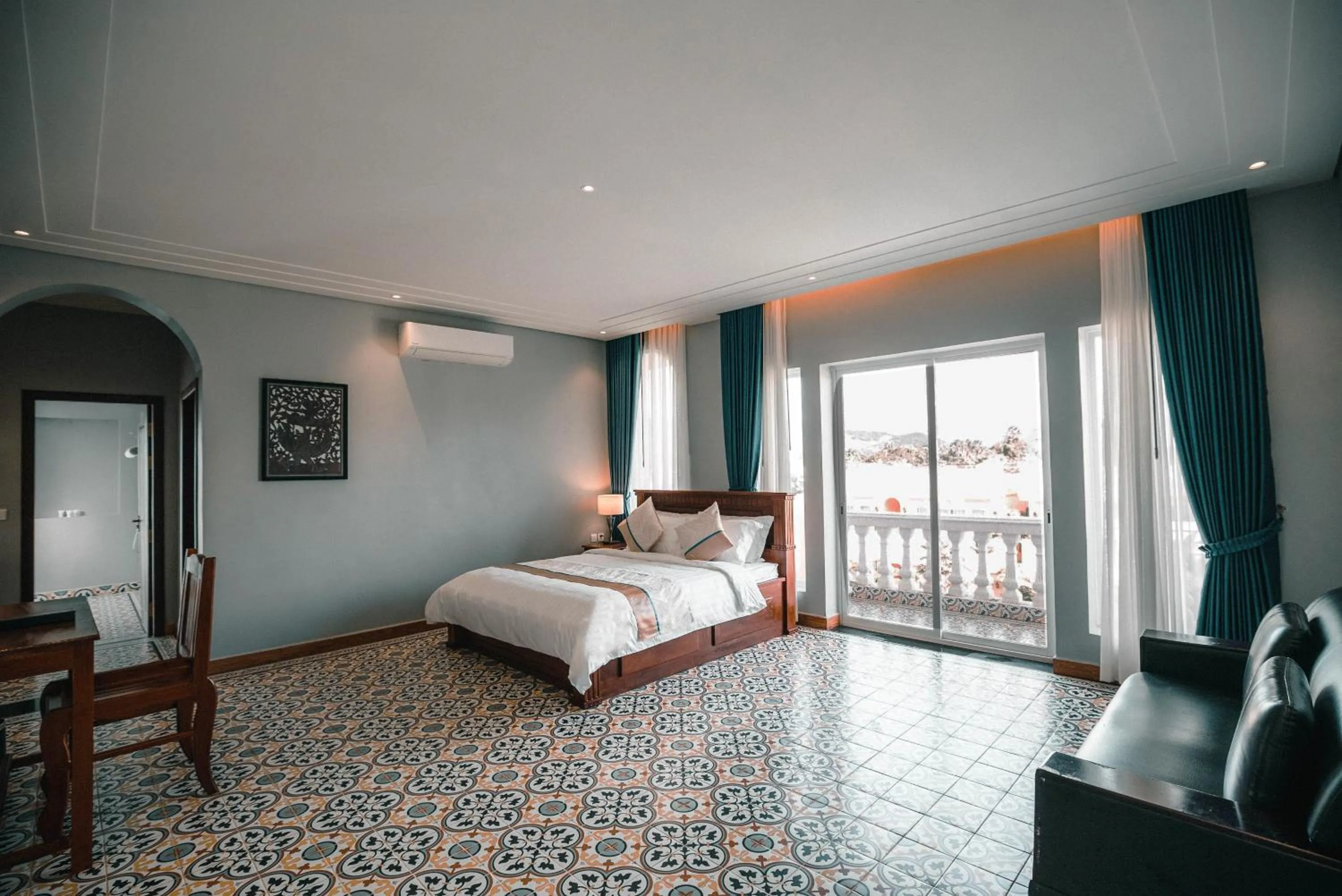 Bed in Sokchea Kampot Hotel