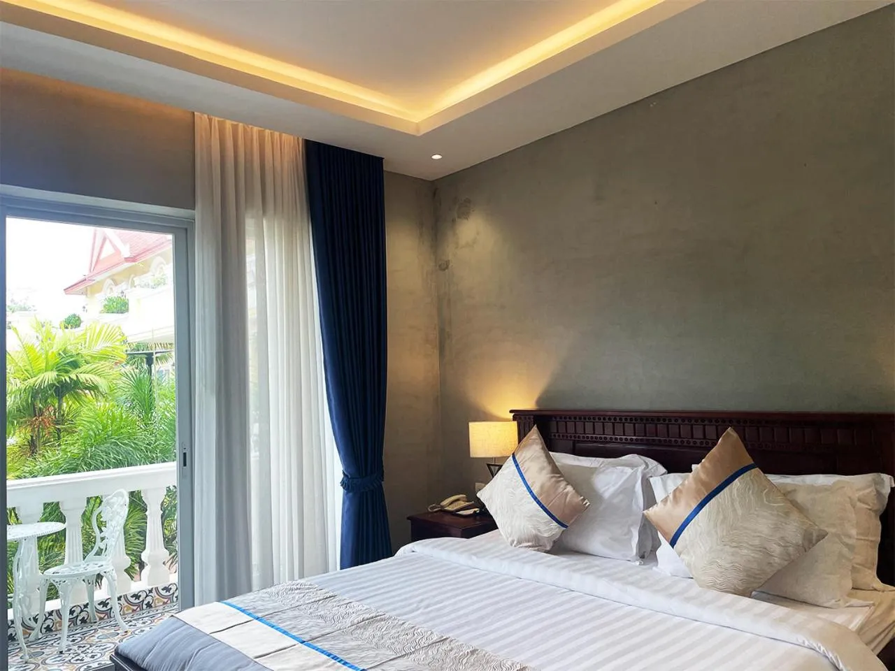 Bed in Sokchea Kampot Hotel