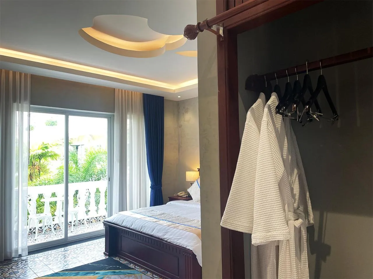 wardrobe, Bed in Sokchea Kampot Hotel