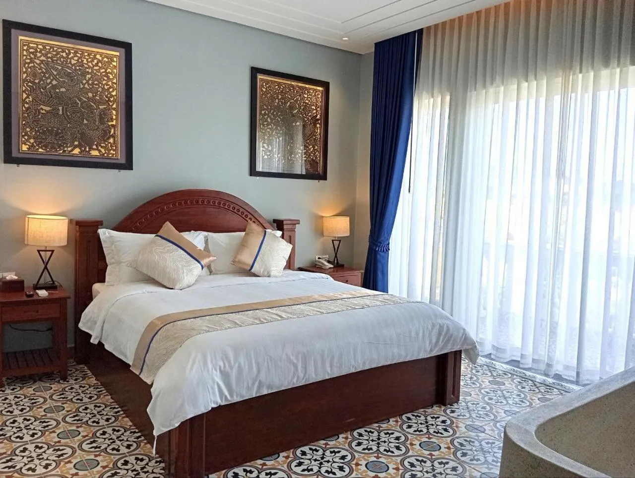 Bath, Bed in Sokchea Kampot Hotel