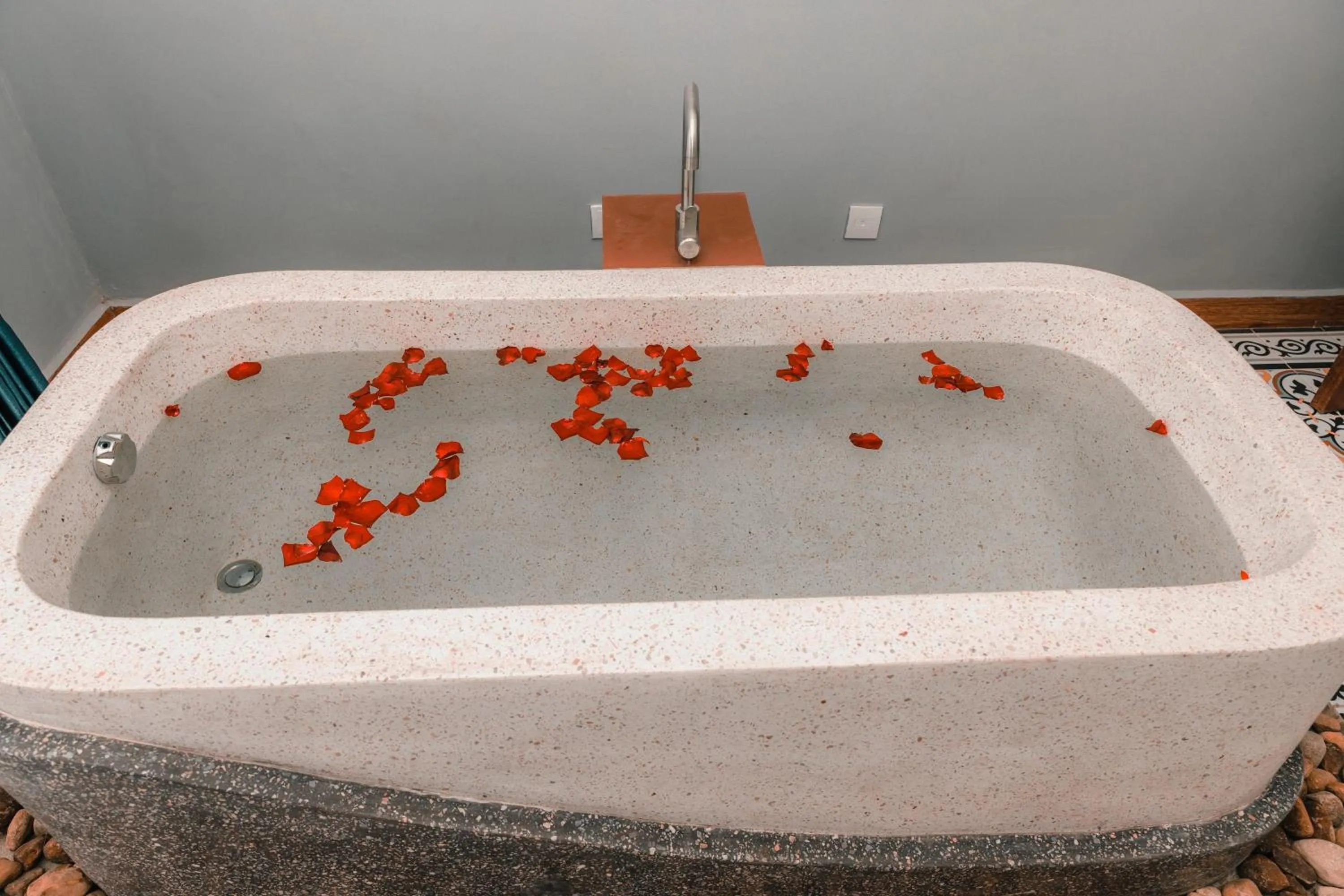 Open Air Bath in Sokchea Kampot Hotel