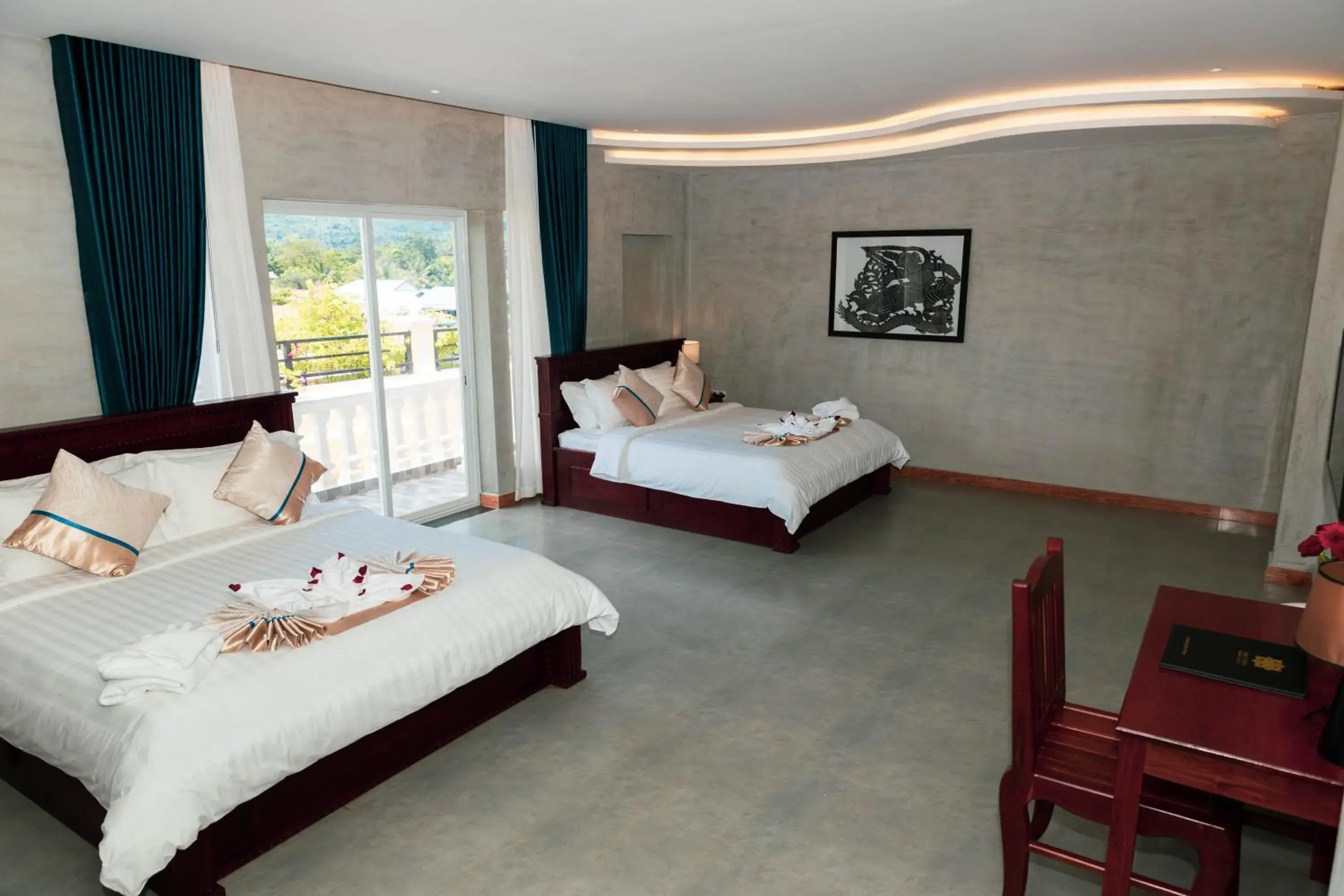 Family Suite with Balcony - Free One Way Shuttle Service to Town in Sokchea Kampot Hotel Family Suite with Balcony - Free One Way Shuttle Service to Town in Sokchea Kampot Hotel
