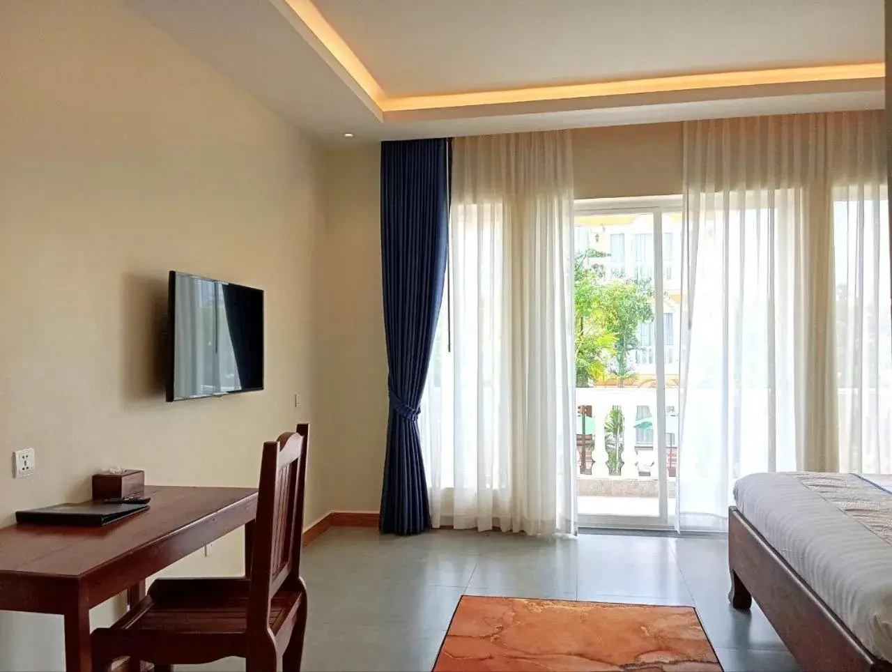 Balcony/Terrace, Bed in Sokchea Kampot Hotel Balcony/Terrace, Bed in Sokchea Kampot Hotel