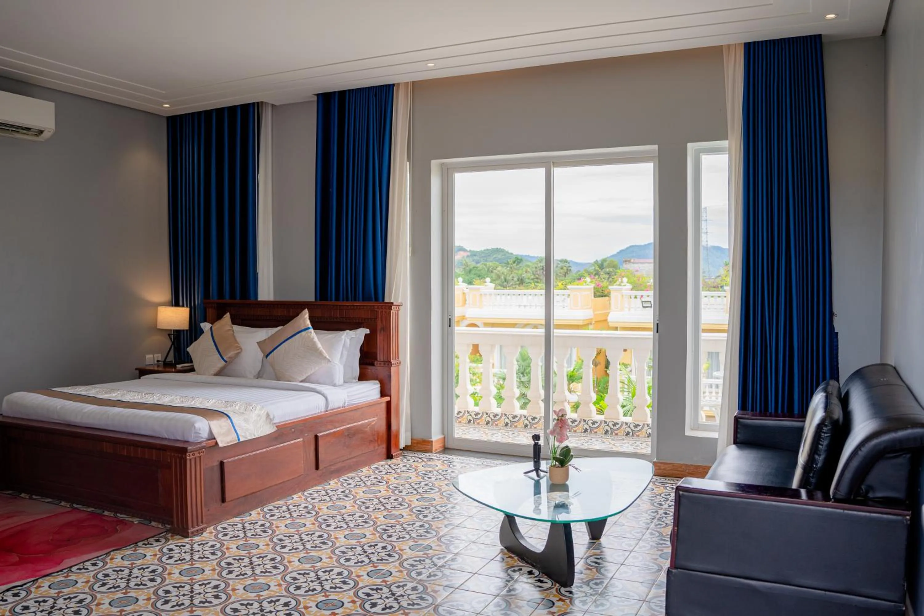 View (from property/room), Bed in Sokchea Kampot Hotel