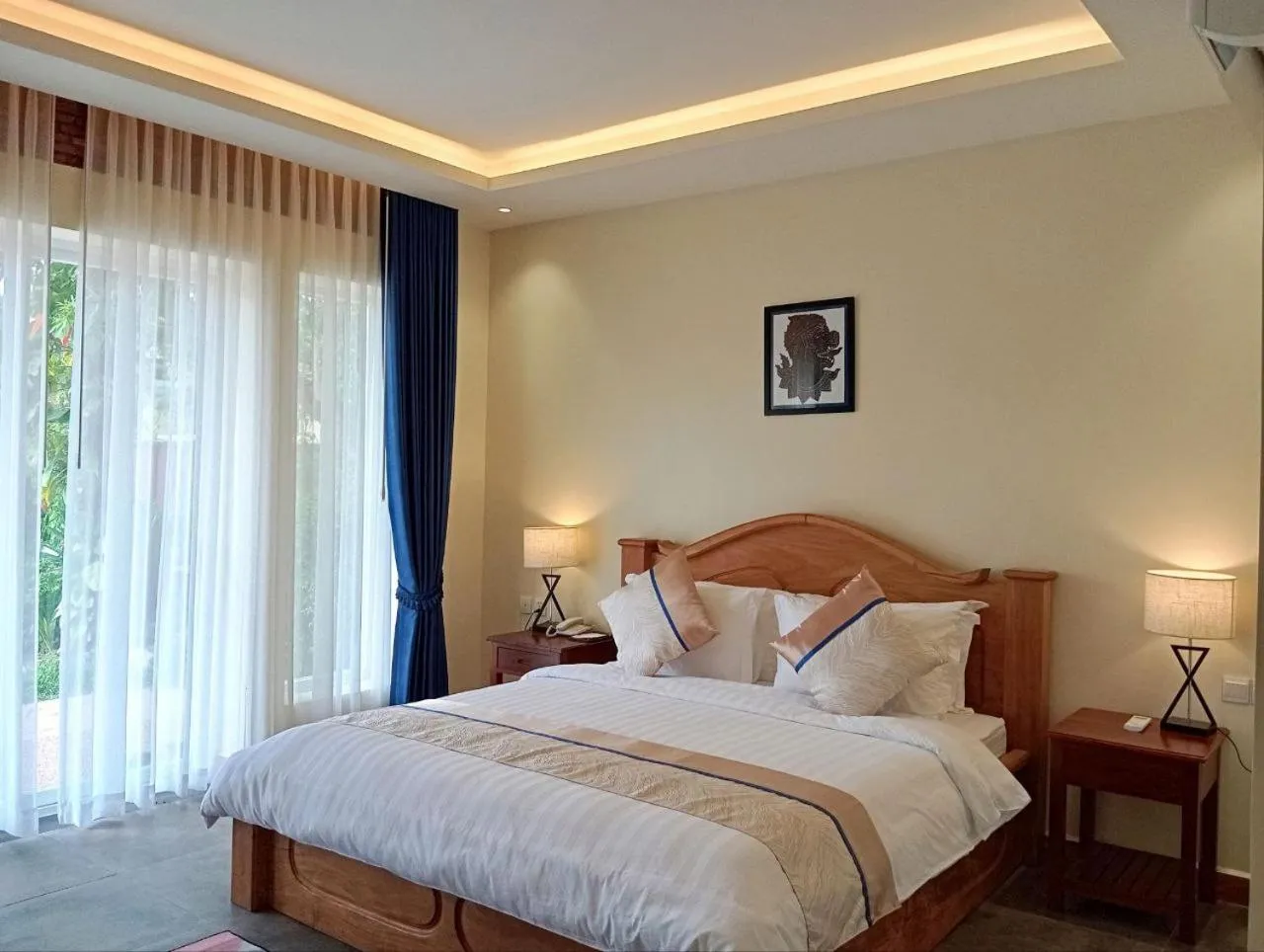 Bed in Sokchea Kampot Hotel