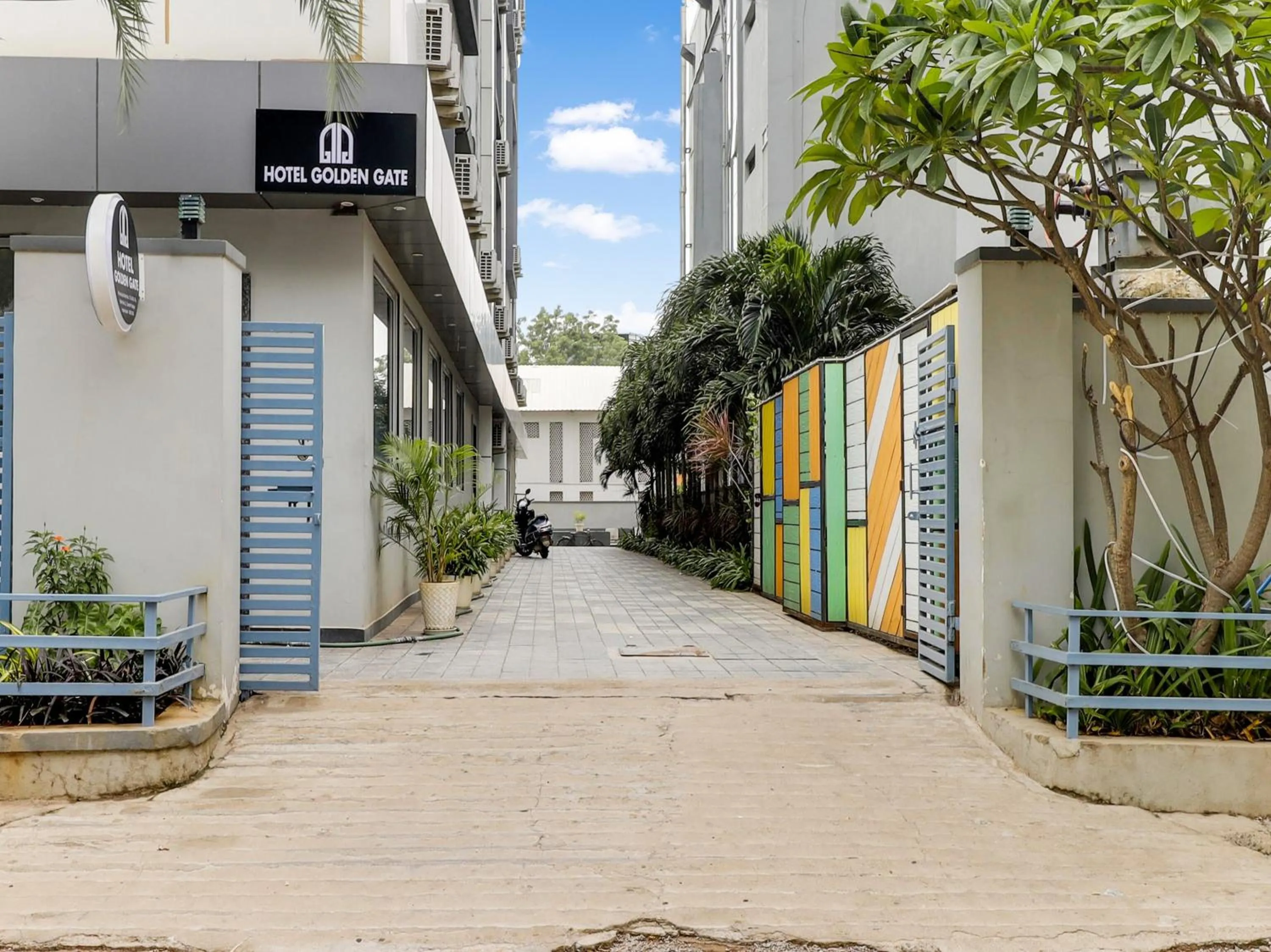 Facade/entrance in Collection O Golden Gate