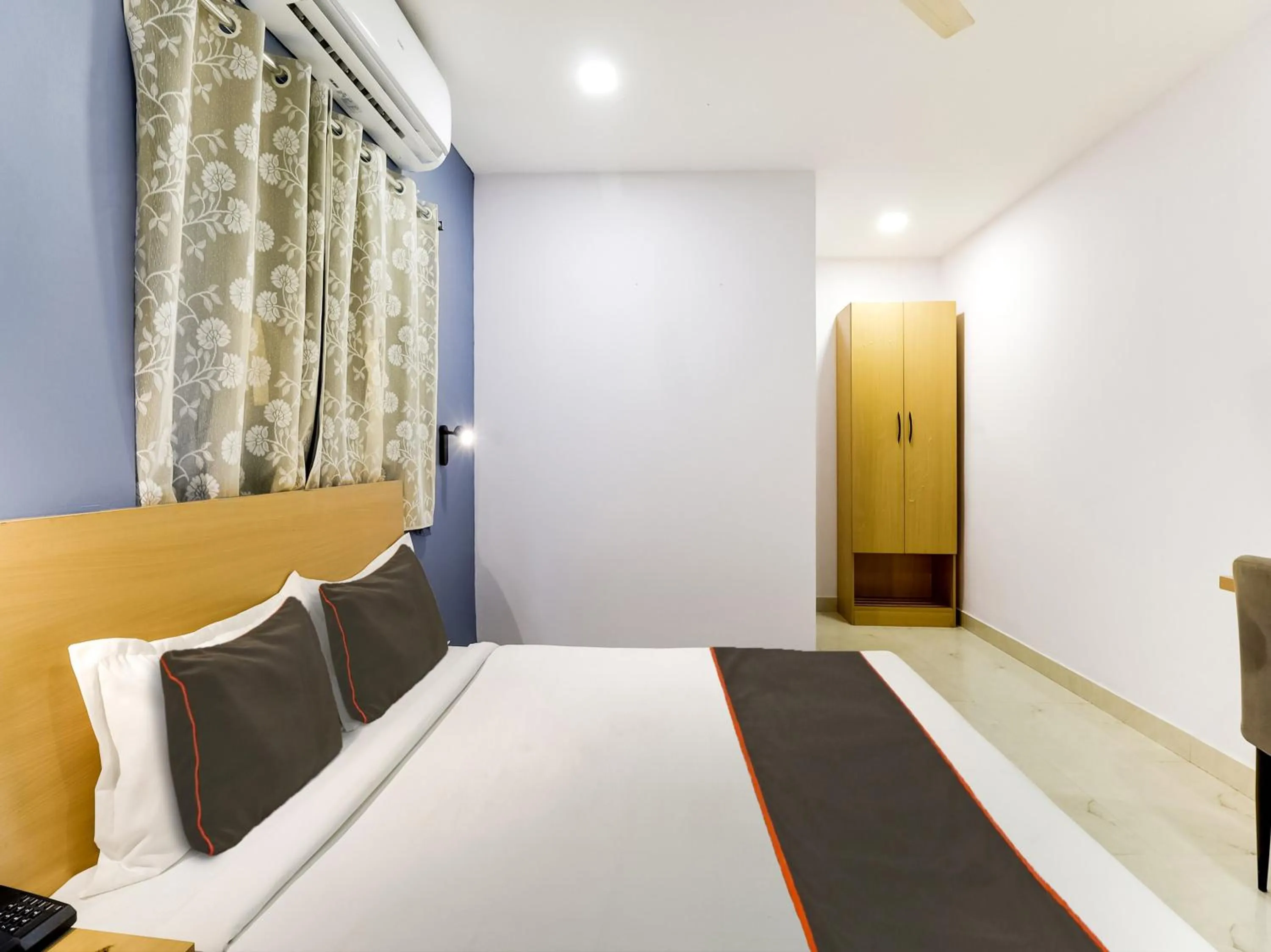 Bedroom, Bed in Collection O Golden Gate