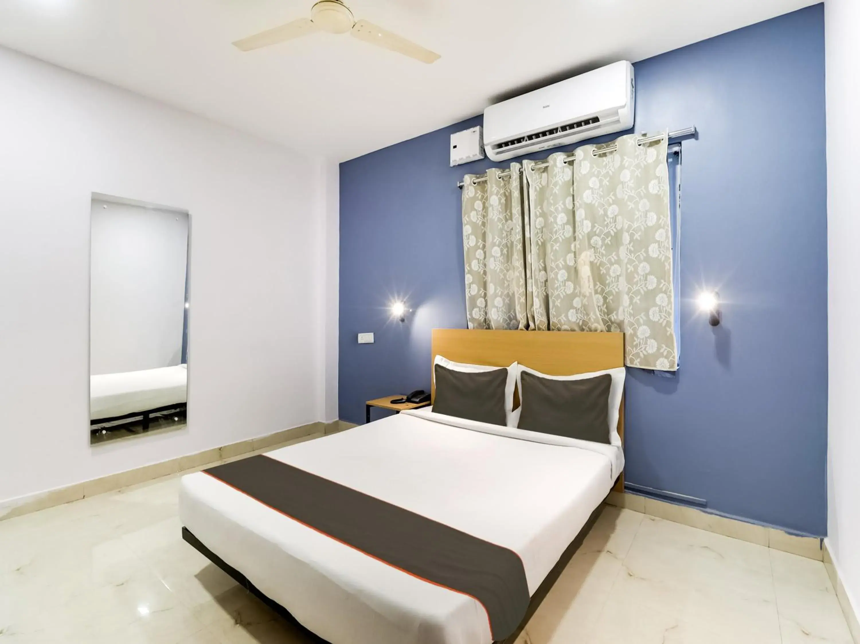 Bedroom, Bed in Collection O Golden Gate Bedroom, Bed in Collection O Golden Gate