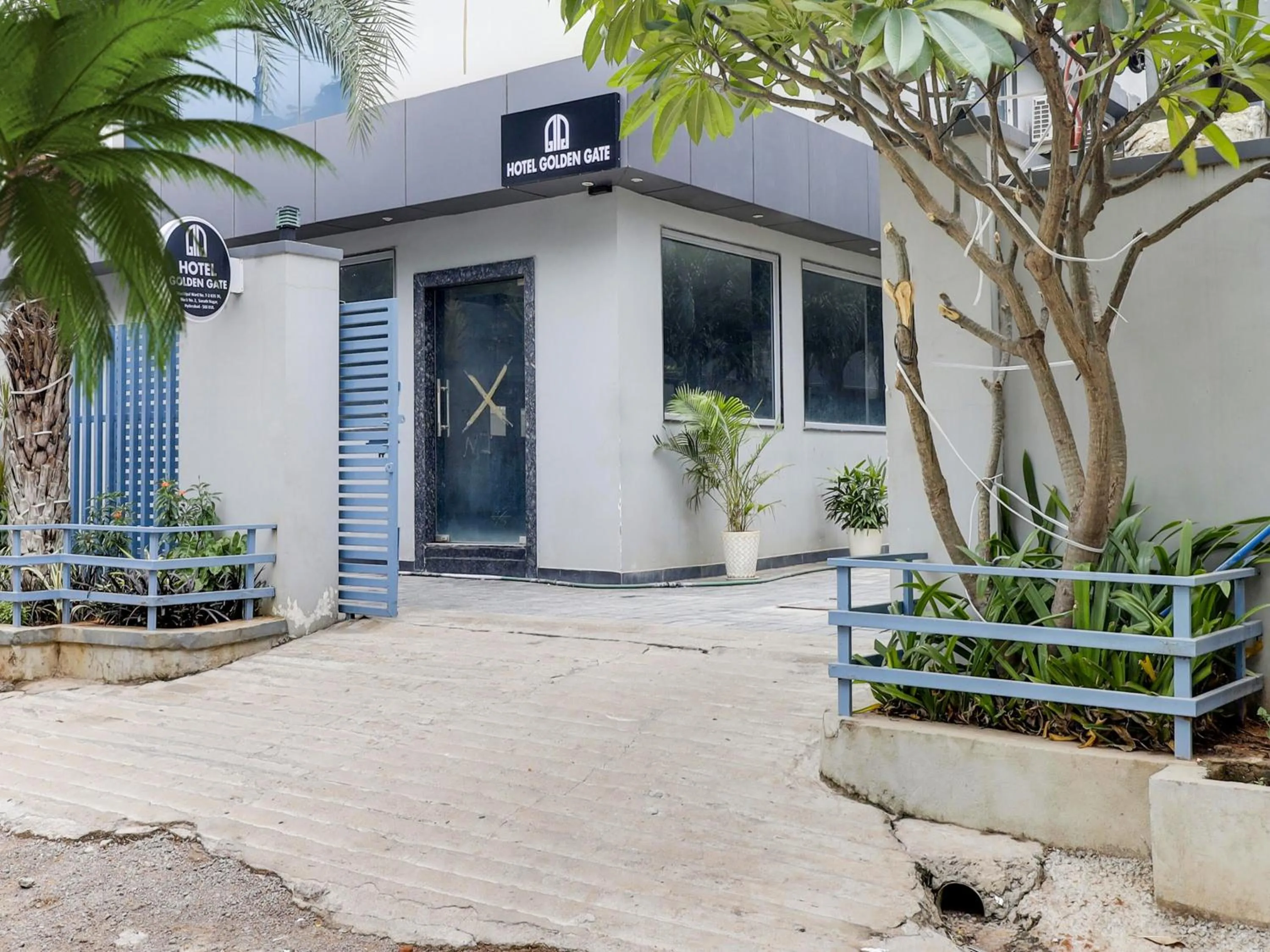 Facade/entrance in Collection O Golden Gate