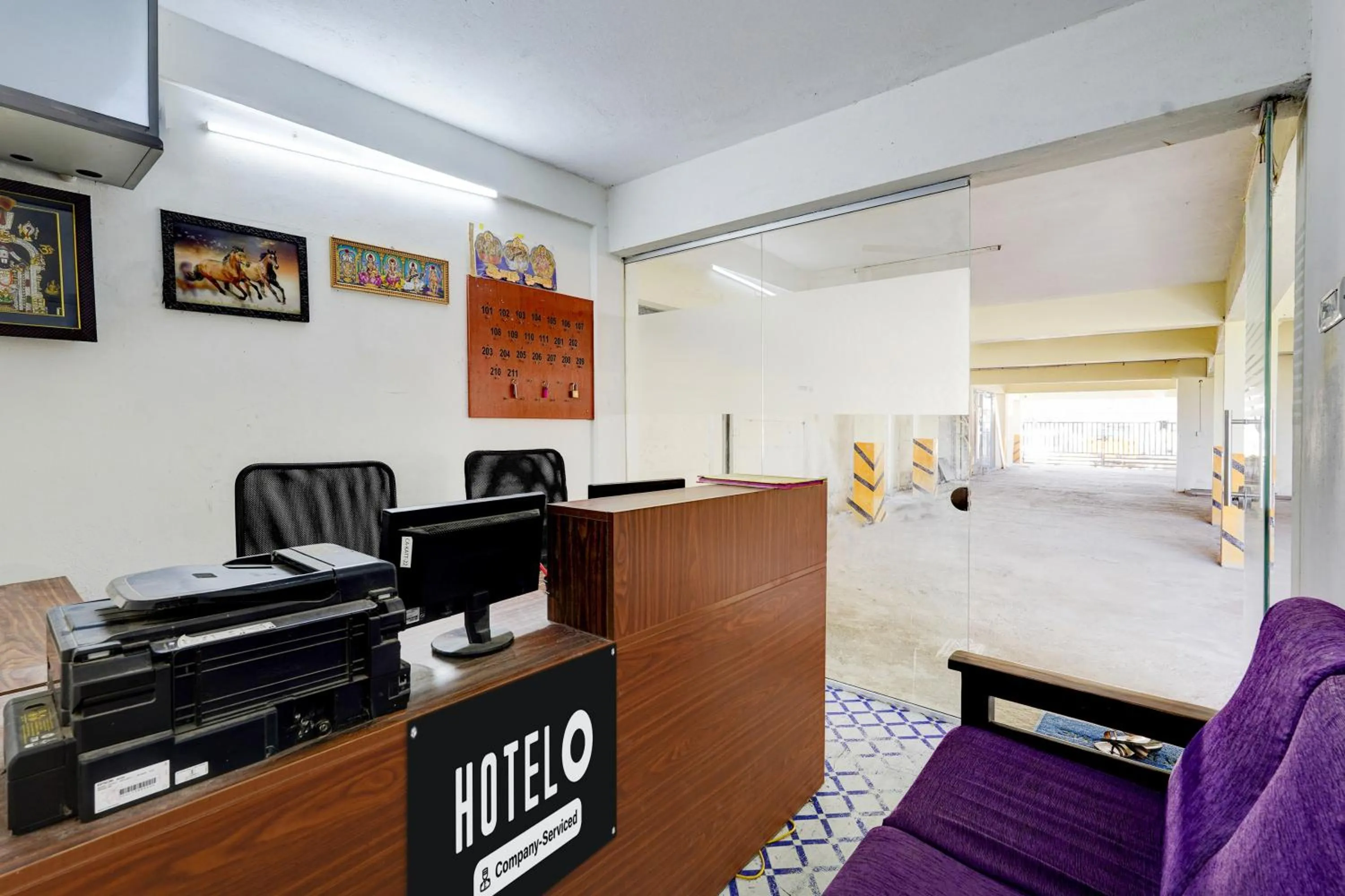 Lobby or reception, Bed in Super Collection O Sathyabama University Sithalapakkam Formerly Srinivasa Residency