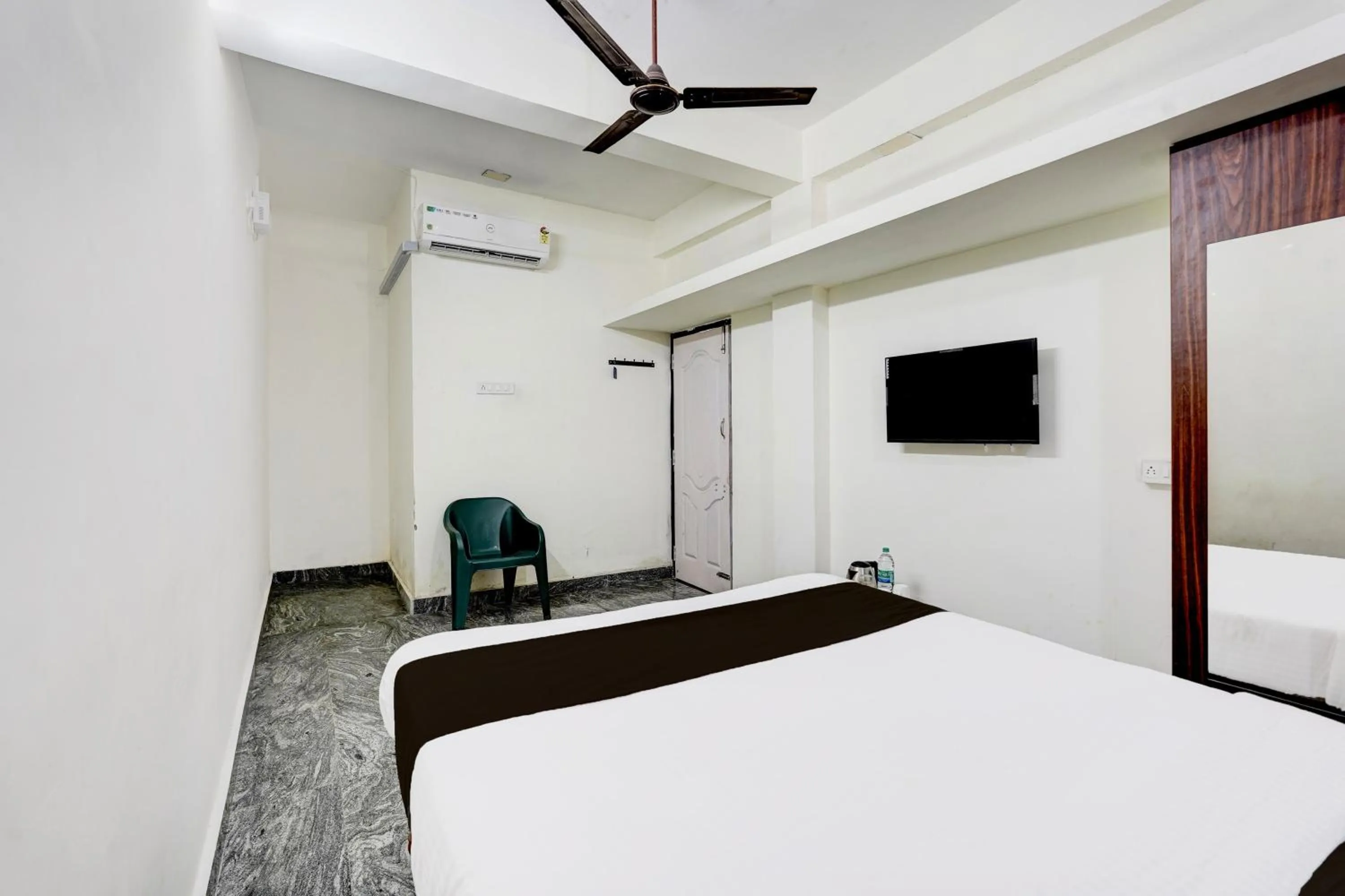 Bedroom, Bed in Super Collection O Sathyabama University Sithalapakkam Formerly Srinivasa Residency