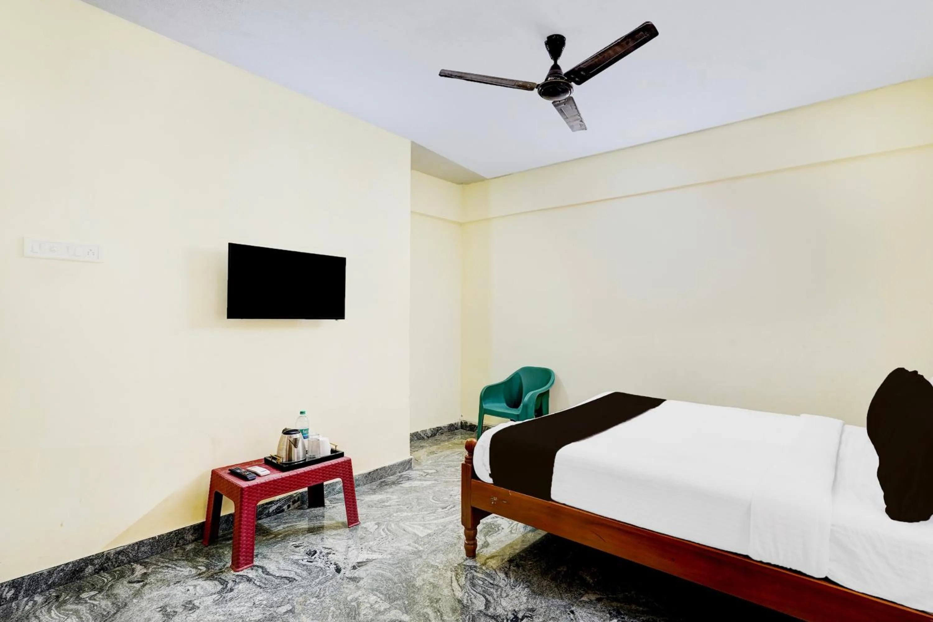 Bedroom, Bed in Super Collection O Sathyabama University Sithalapakkam Formerly Srinivasa Residency
