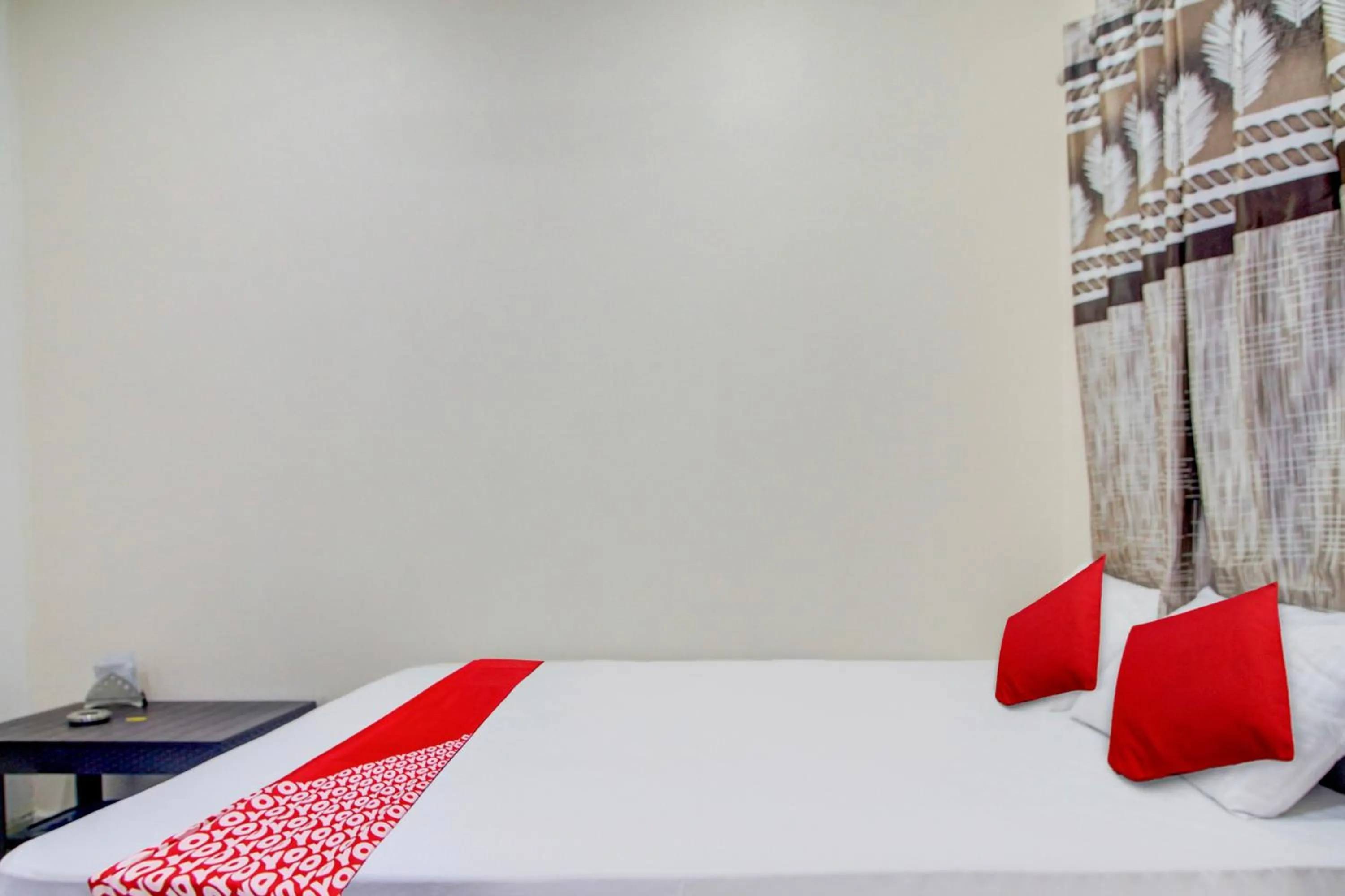 Bedroom, Bed in Hotel O Roman Inn