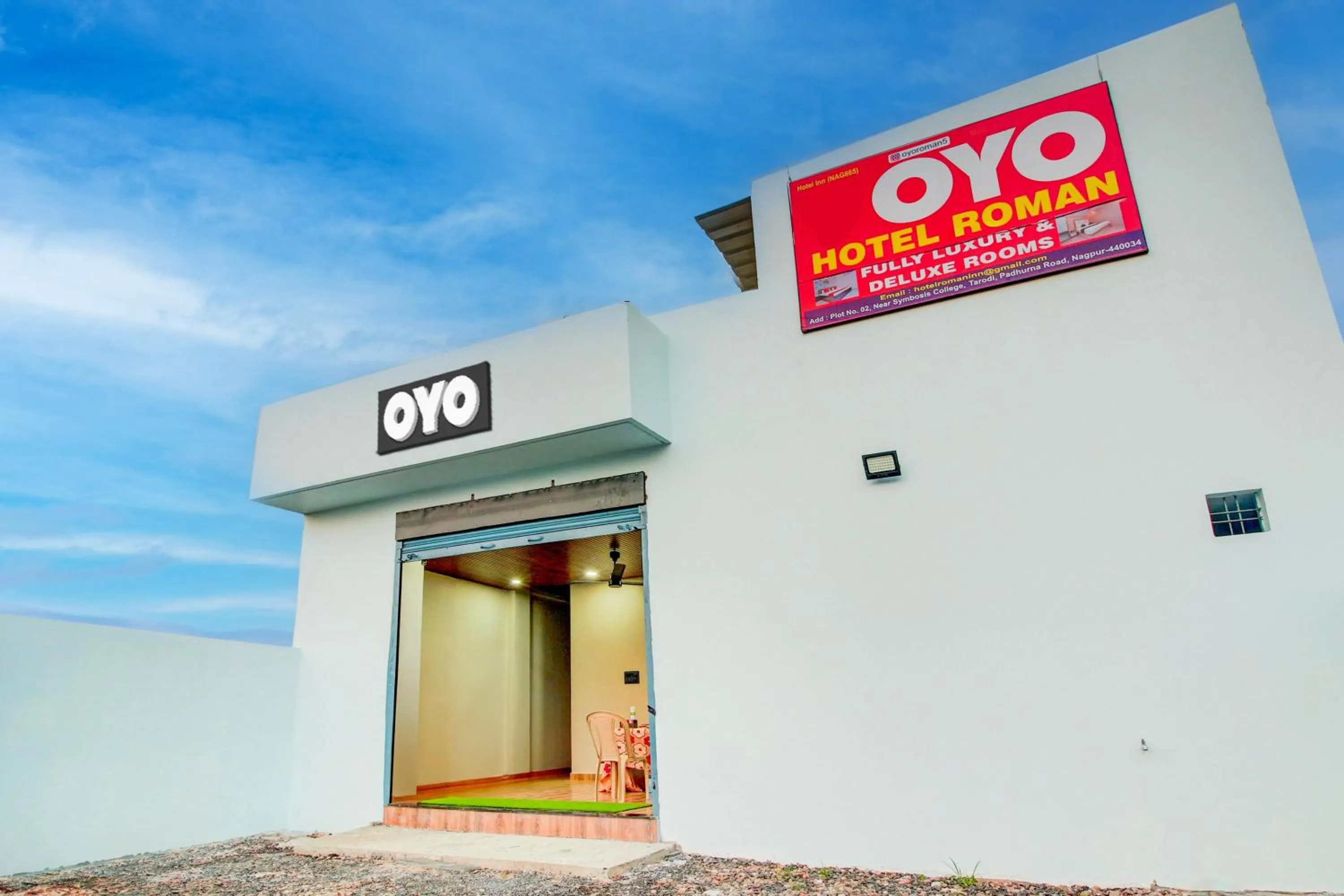 Facade/entrance in Hotel O Roman Inn