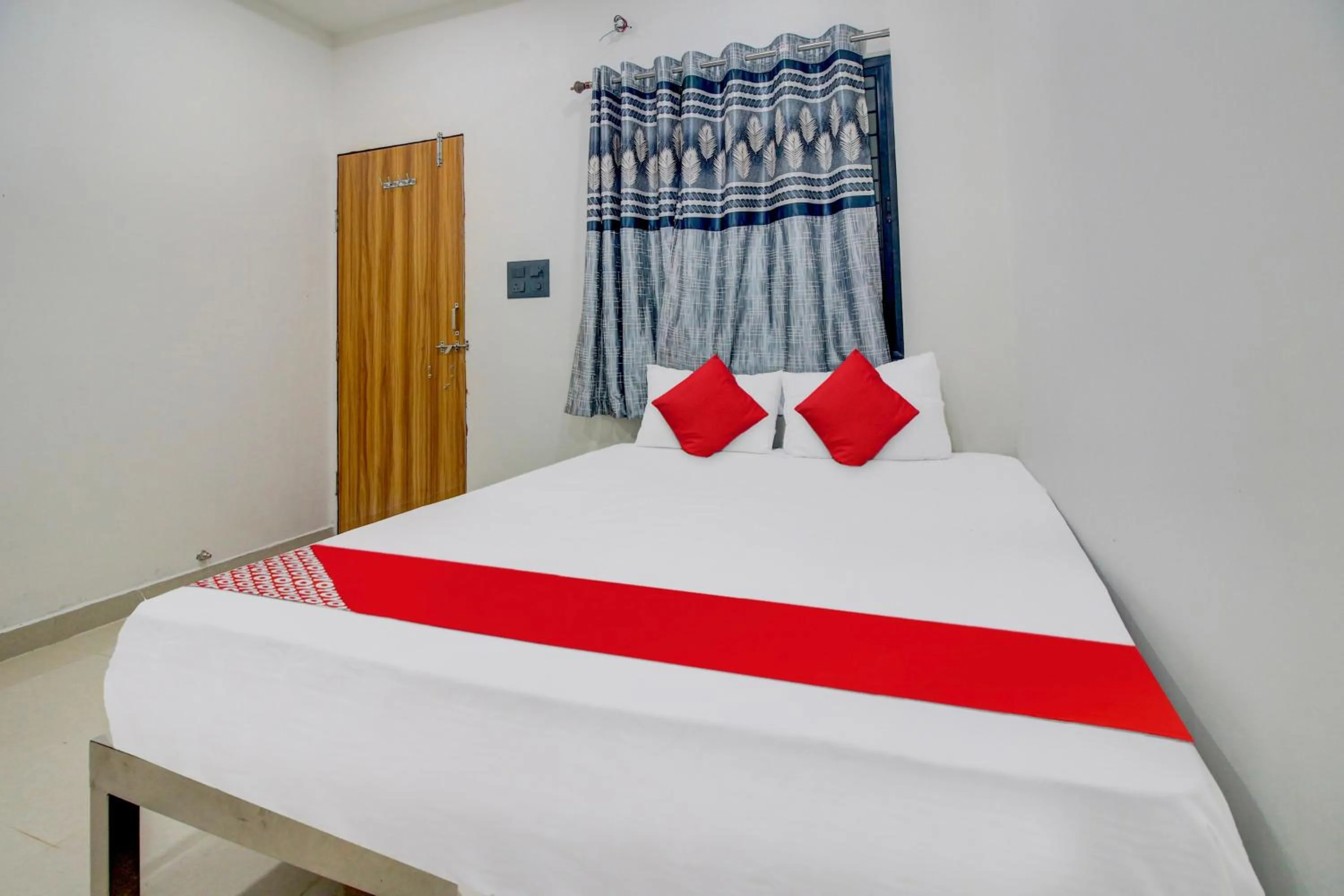 Bedroom, Bed in Hotel O Roman Inn