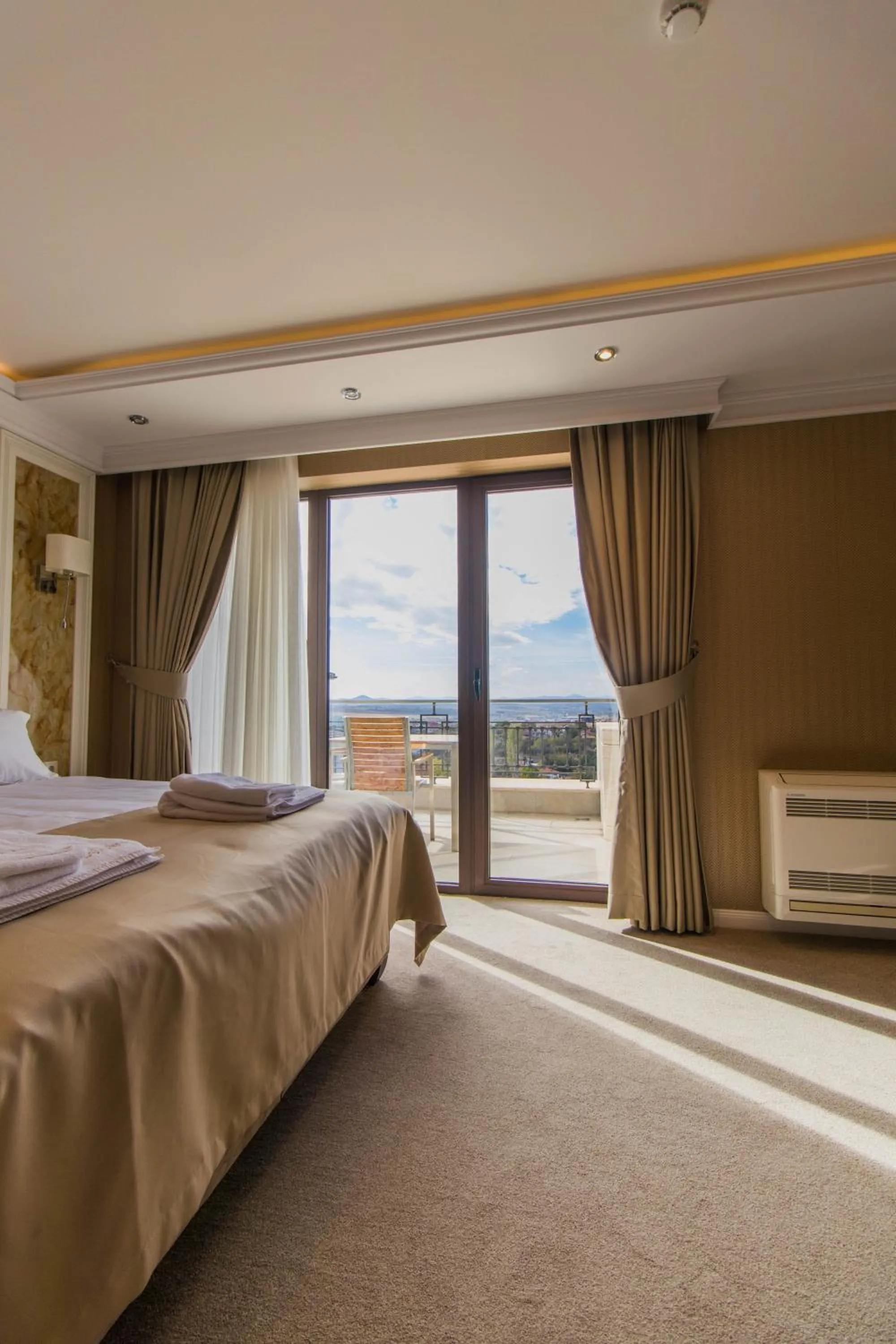 Balcony/Terrace, Bed in Hotel Bohemi