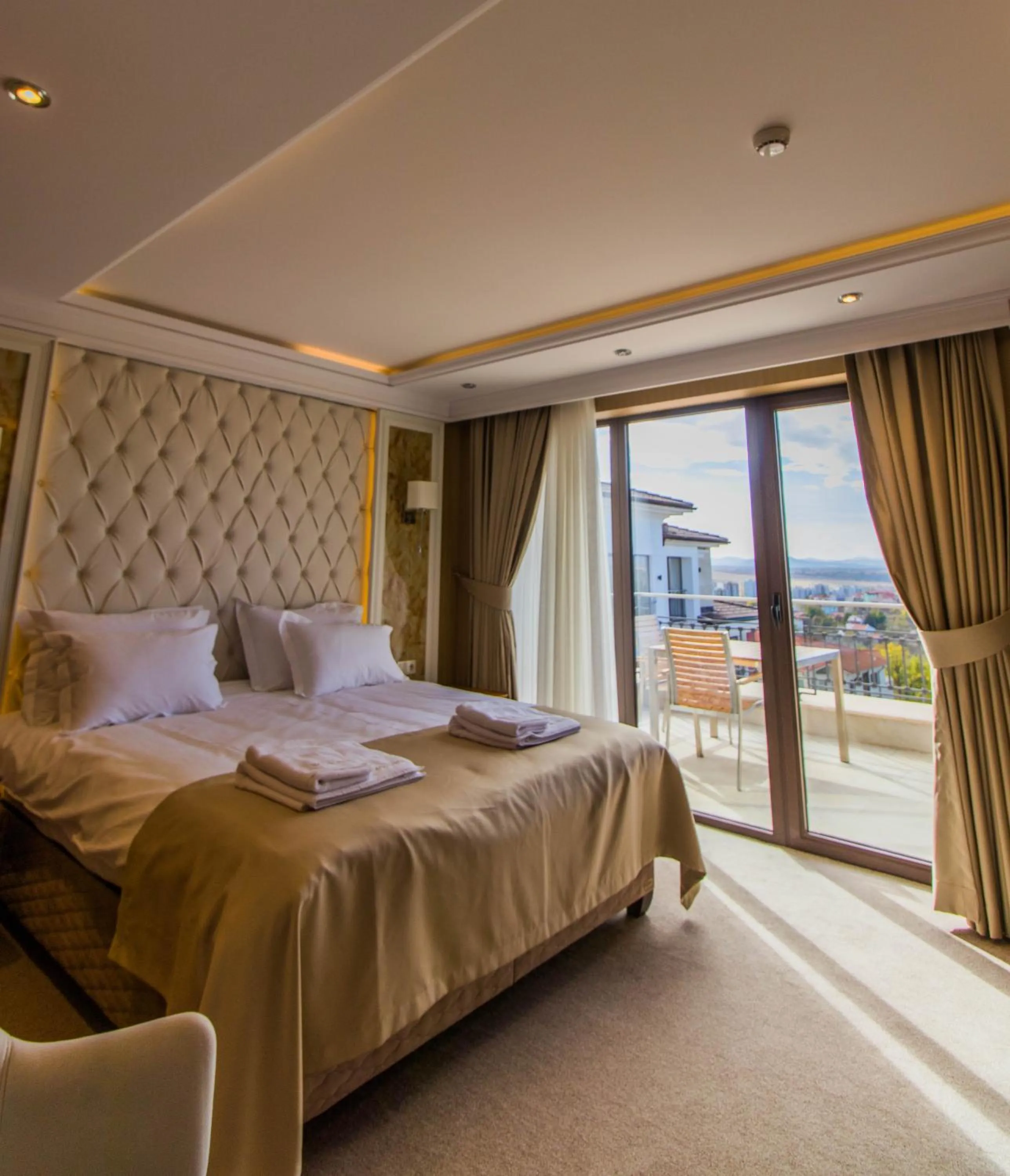 Balcony/Terrace, Bed in Hotel Bohemi