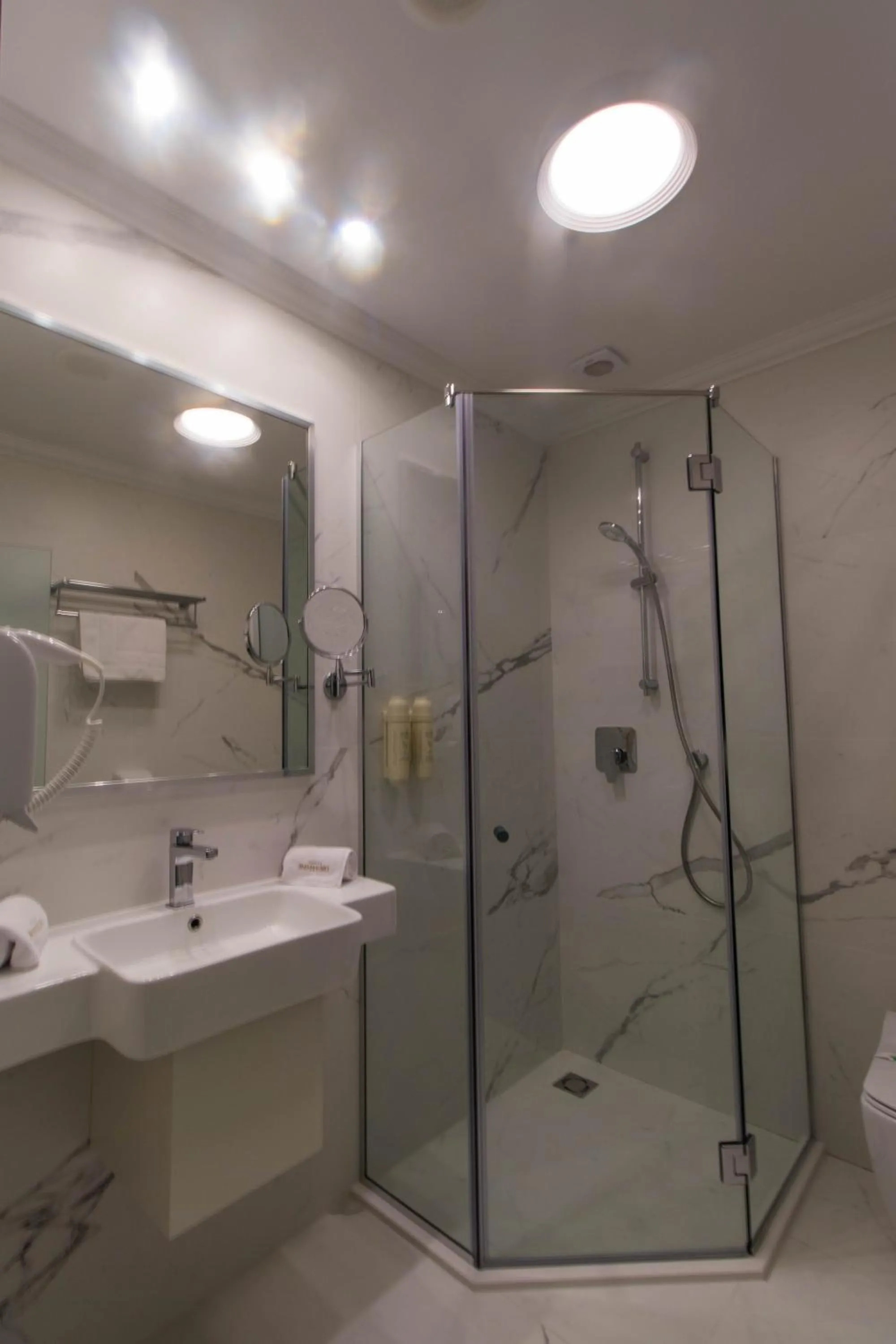 Shower in Hotel Bohemi