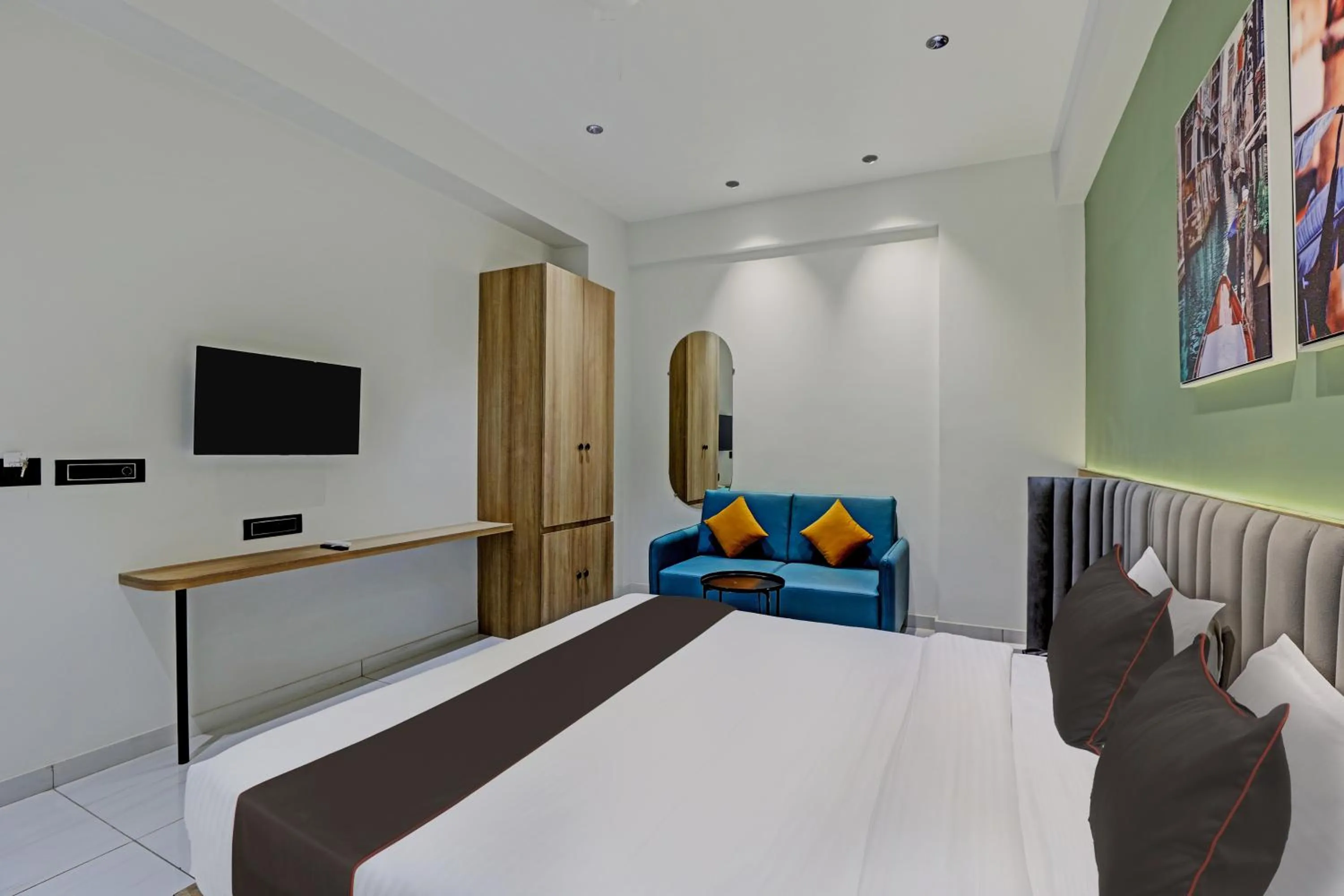 Bedroom, Bed in HOTEL LEE PLATINUM