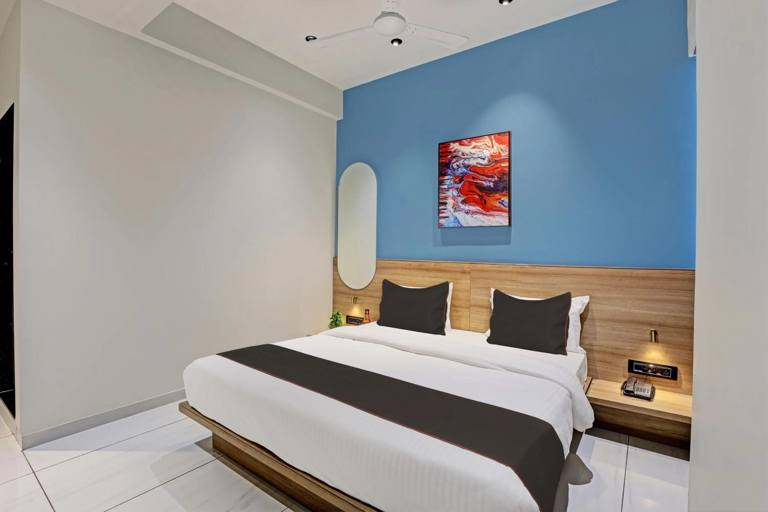 Bedroom, Bed in HOTEL LEE PLATINUM