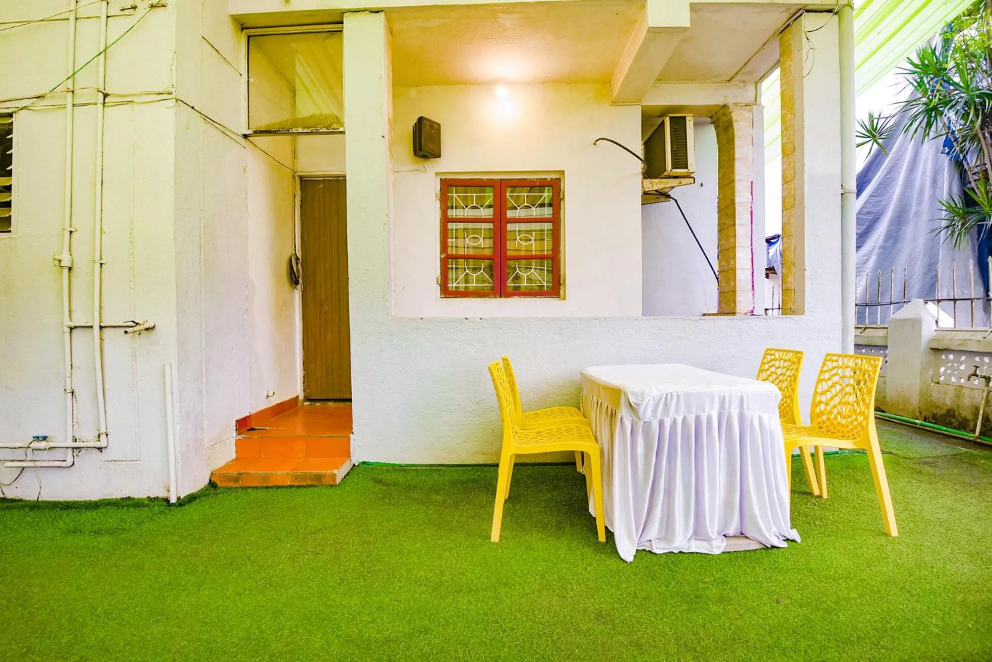 Restaurant/places to eat in FabExpress Royal Baga Residency - 500m From Baga Beach