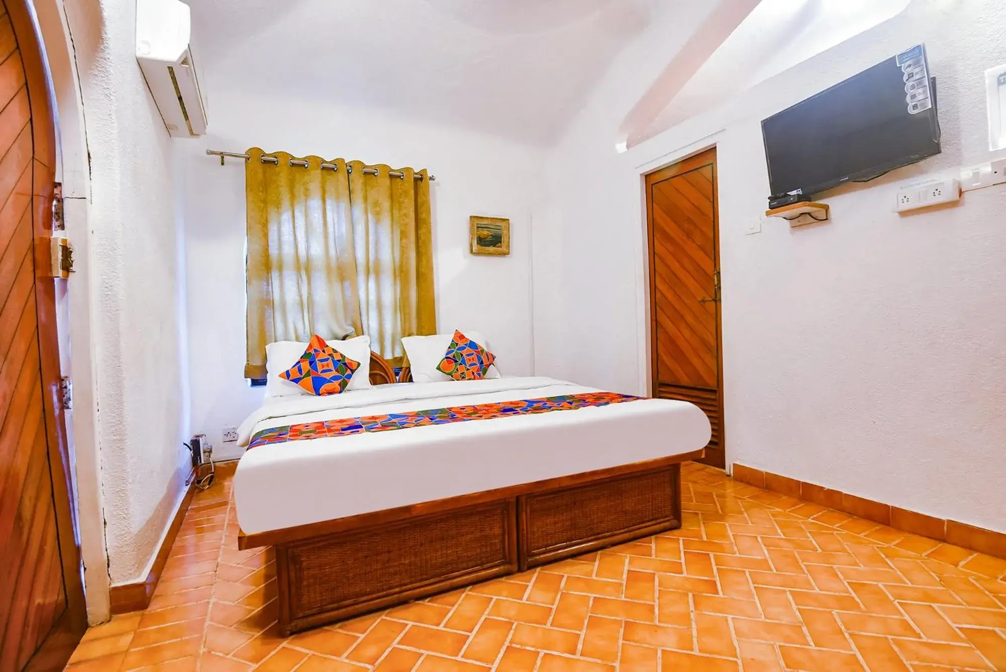 Superior Double Room - single occupancy in FabExpress Royal Baga Residency - 500m From Baga Beach Superior Double Room - single occupancy in FabExpress Royal Baga Residency - 500m From Baga Beach