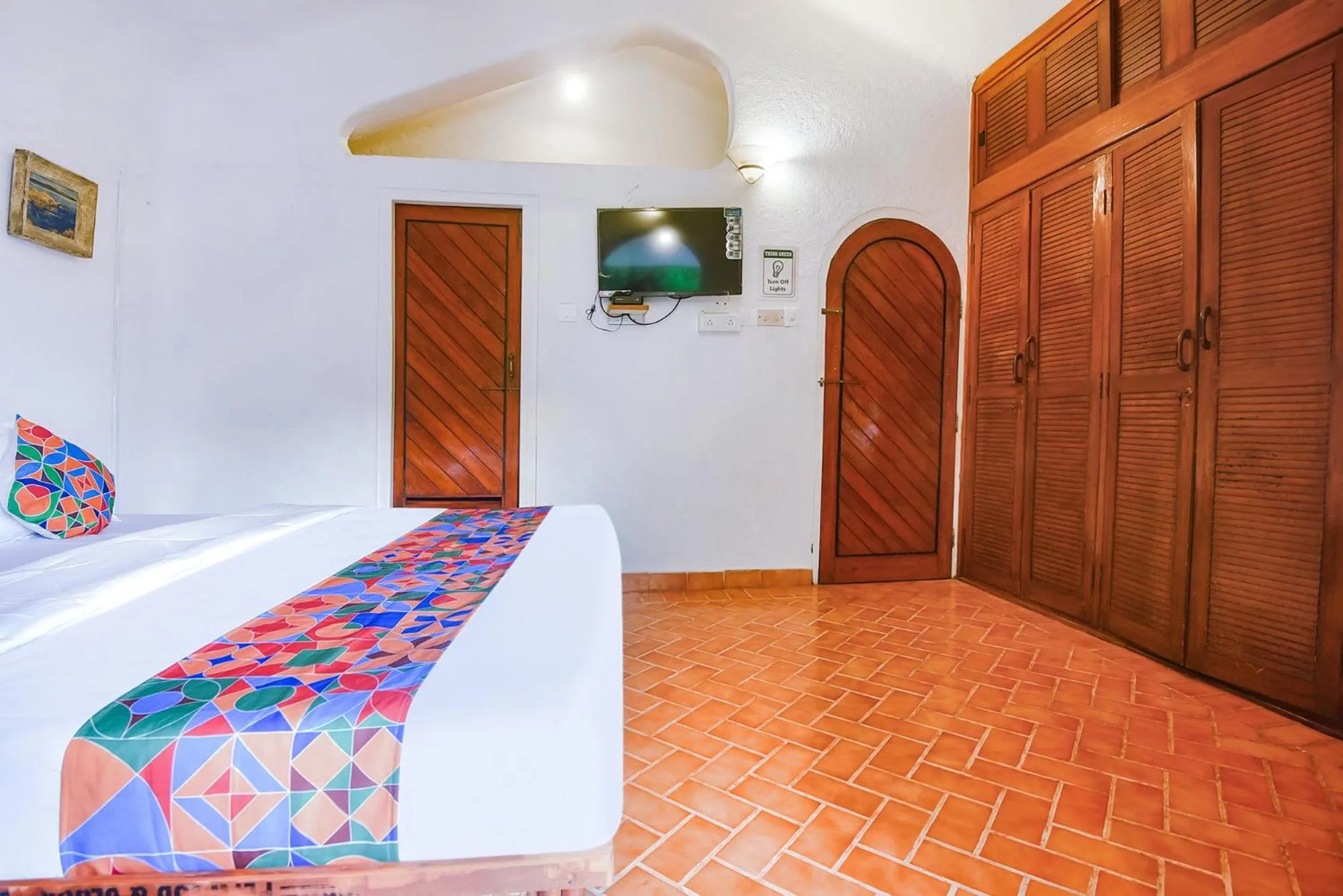 Bed in FabExpress Royal Baga Residency - 500m From Baga Beach