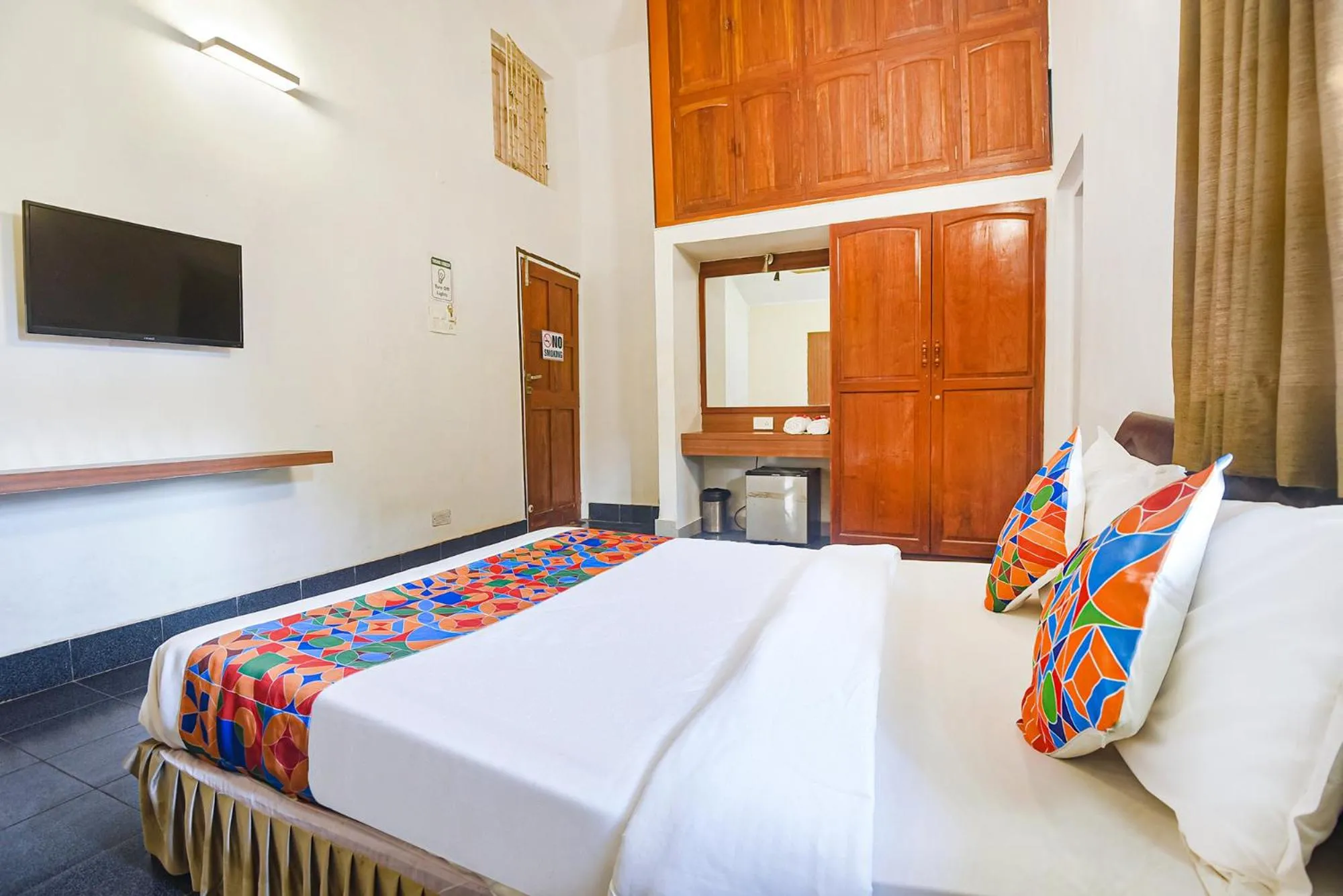 Bed in FabExpress Royal Baga Residency - 500m From Baga Beach